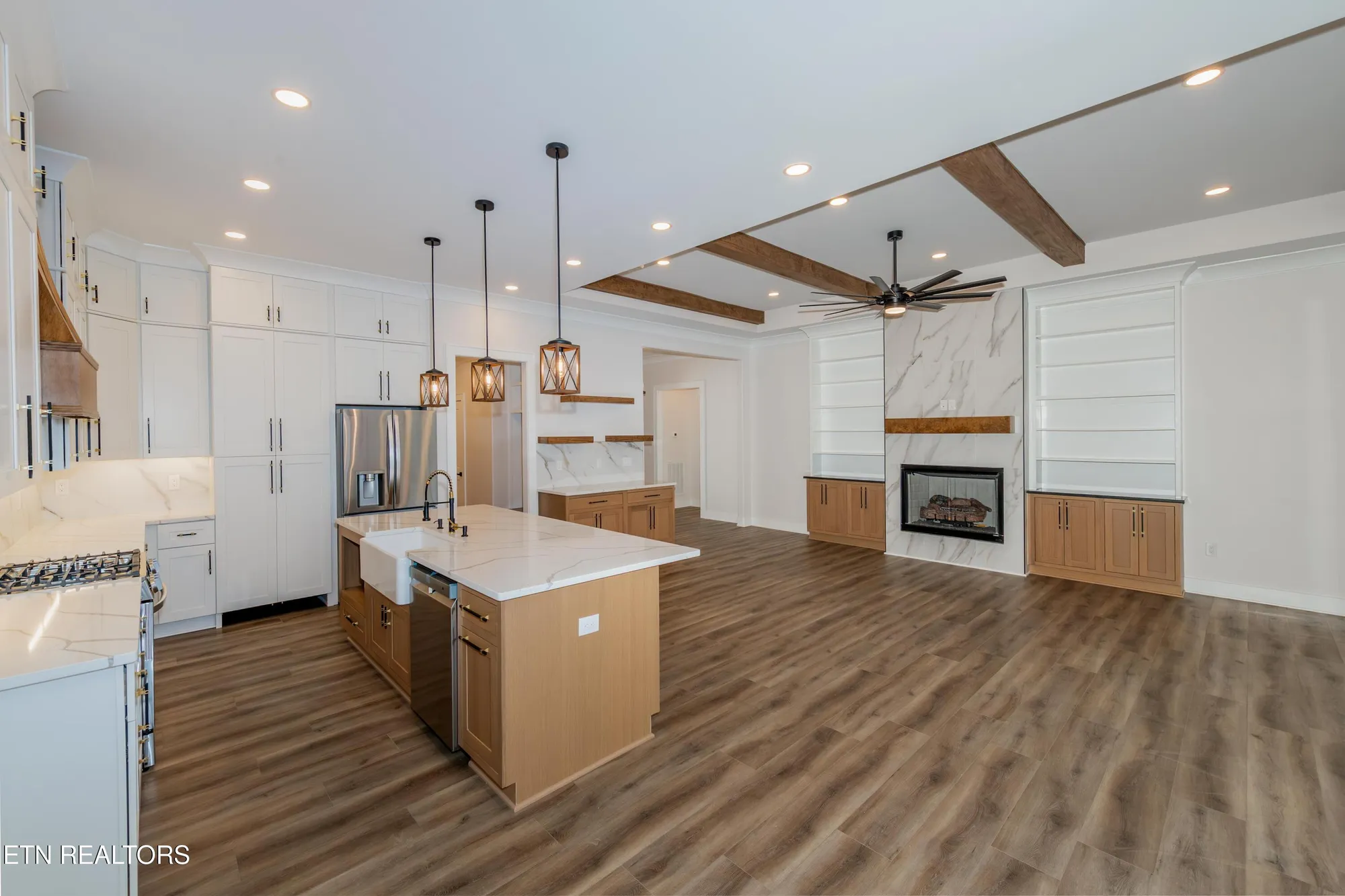 Property Slideshow image 12 of 59 | 211 chatuga way, Loudon, TN, 37774