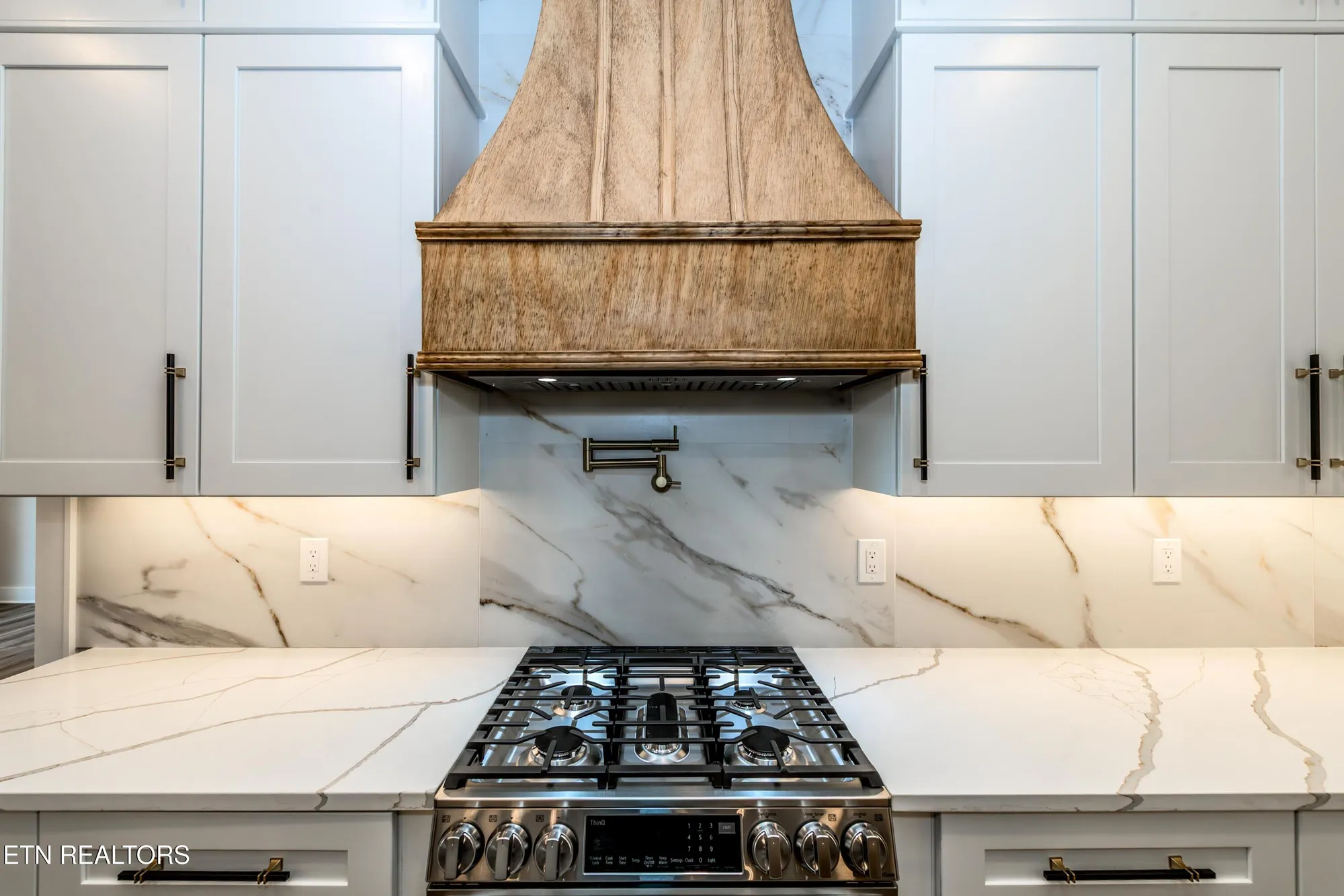 Property Slideshow image 18 of 59 | 211 chatuga way, Loudon, TN, 37774