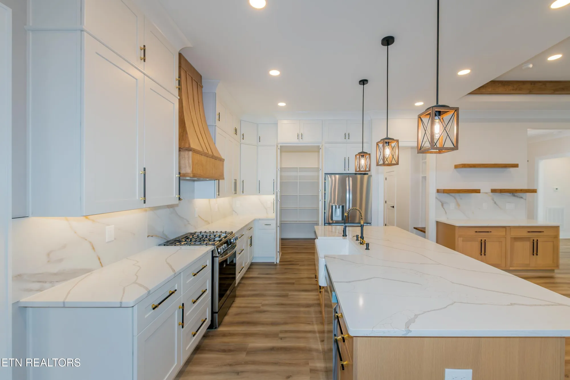 Property Slideshow image 15 of 59 | 211 chatuga way, Loudon, TN, 37774