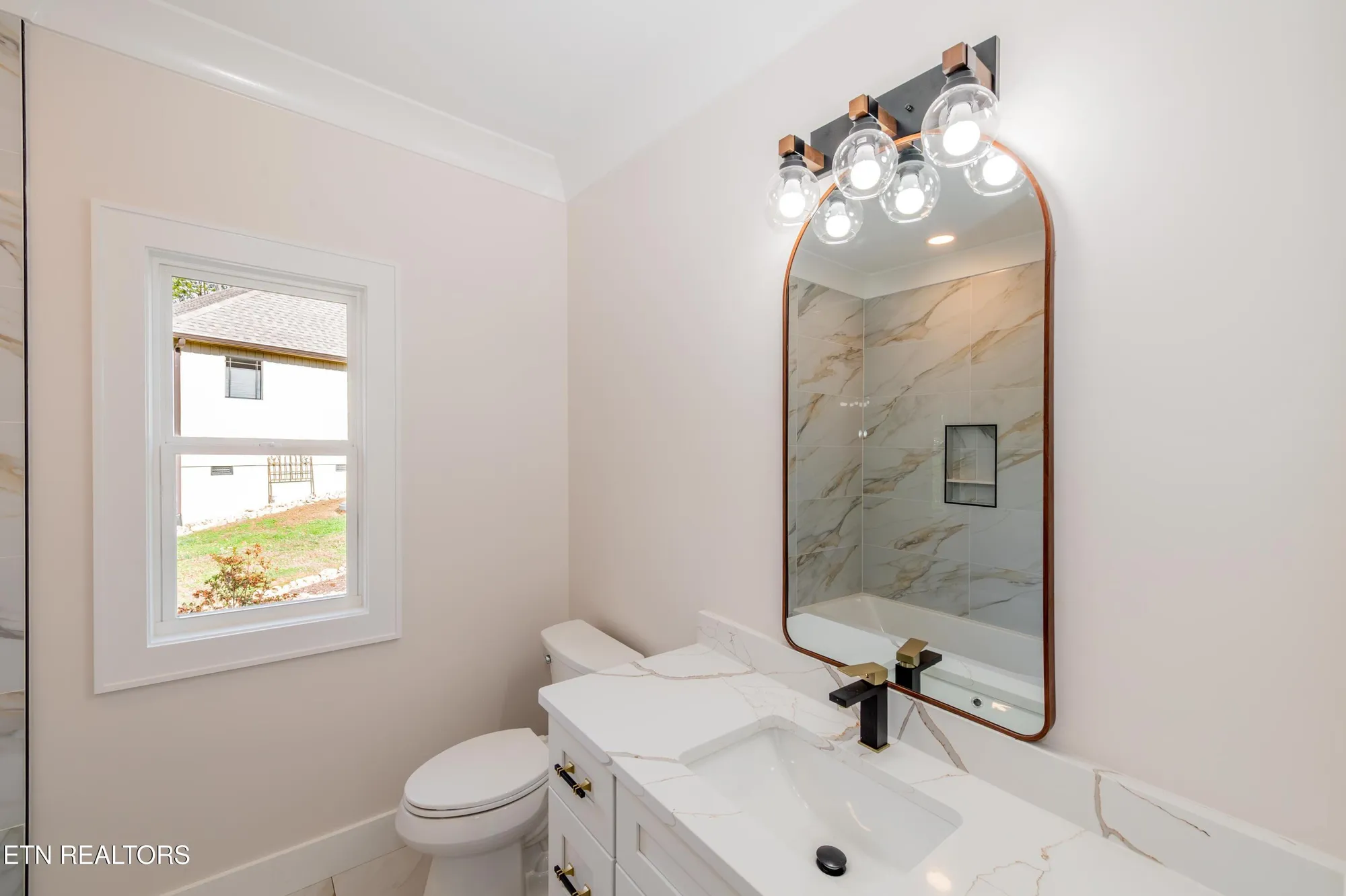 Property Slideshow image 48 of 59 | 211 chatuga way, Loudon, TN, 37774