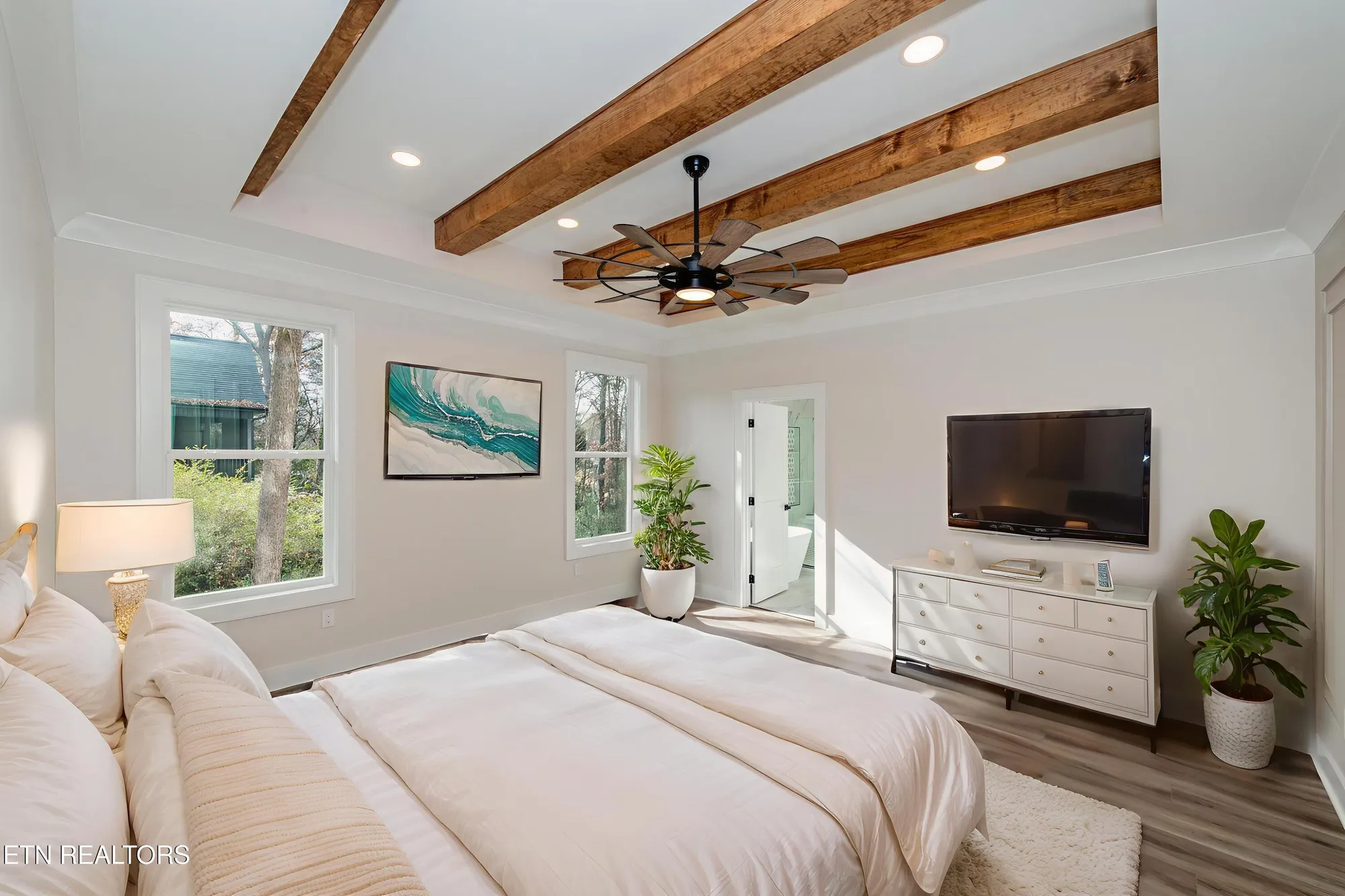 Property Slideshow image 26 of 59 | 211 chatuga way, Loudon, TN, 37774