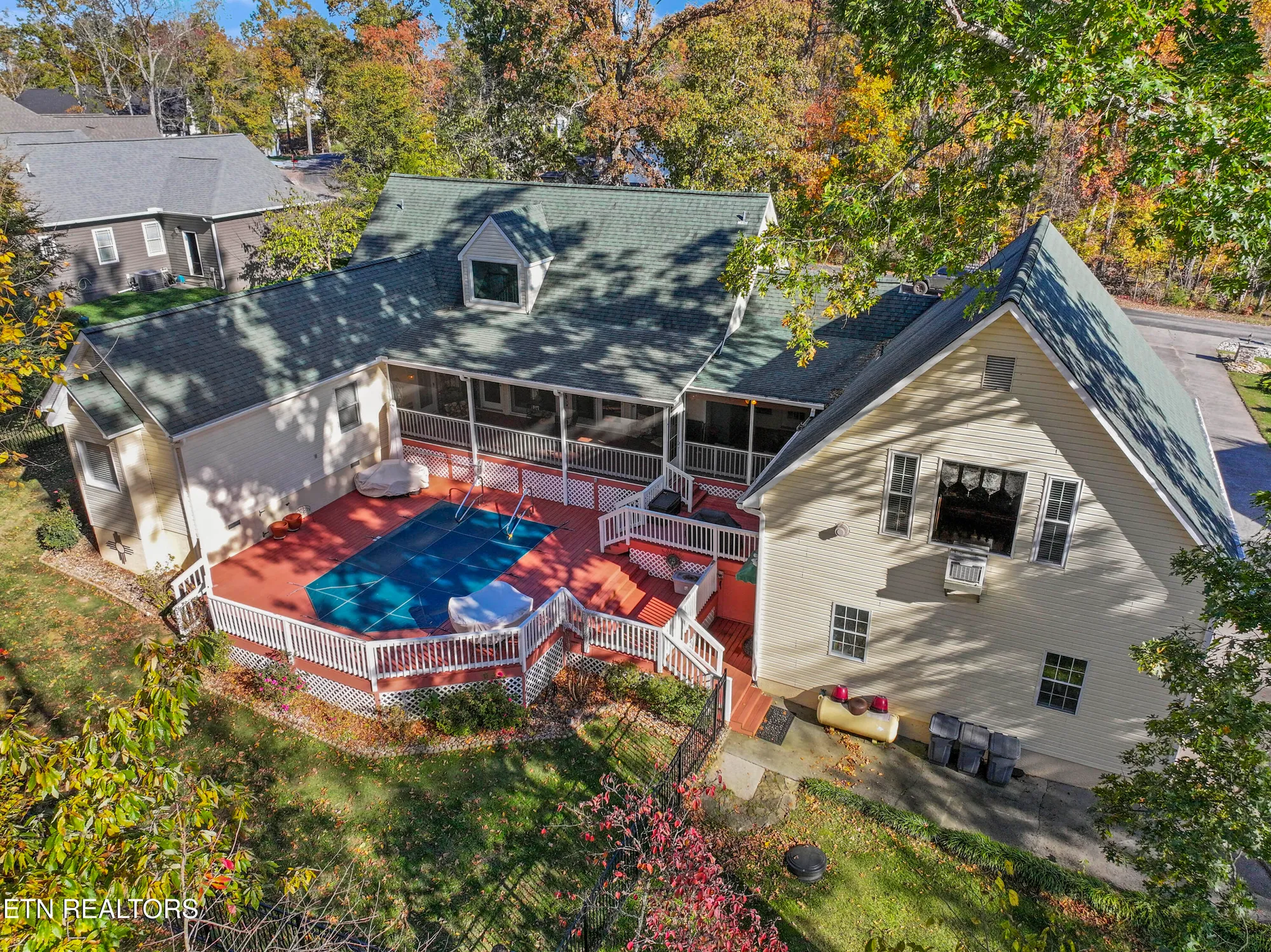 Property Slideshow image 5 of 41 | 416 igoti ln, Loudon, TN, 37774