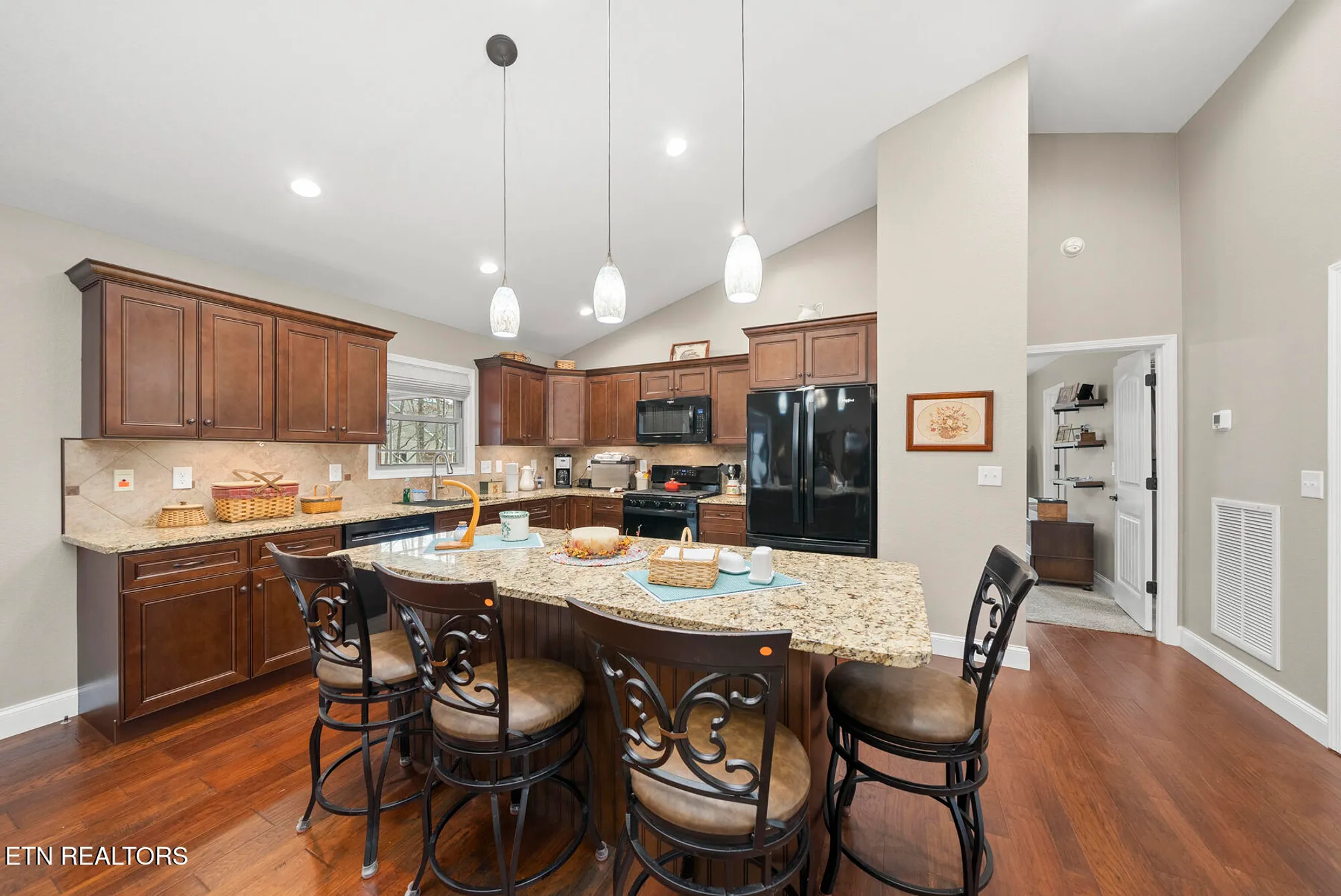 Property Slideshow image 20 of 56 | 109 beachwood dr, Crossville, TN, 38558