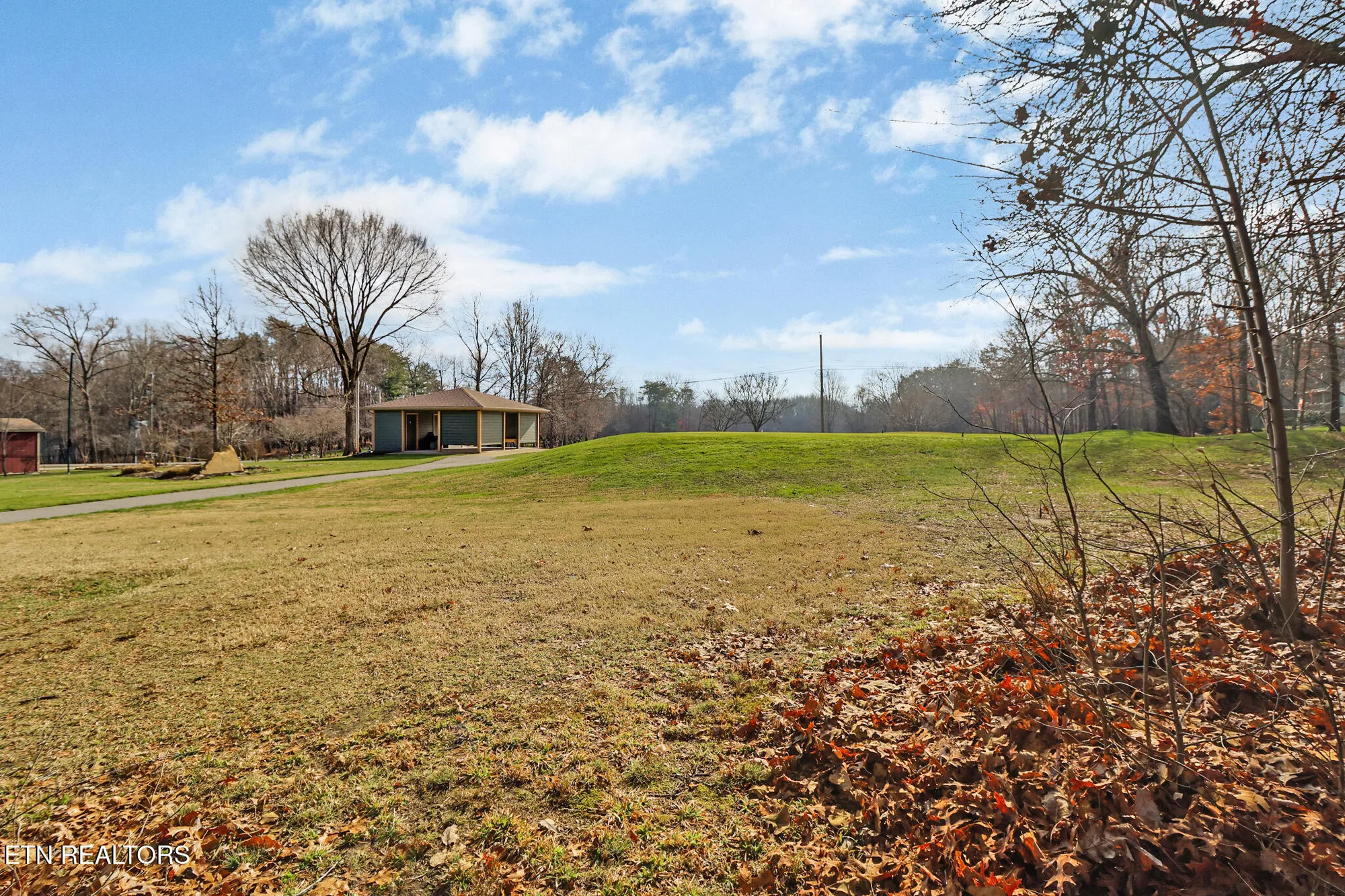 Property Slideshow image 39 of 47 | 14 berkeley sq, Crossville, TN, 38558