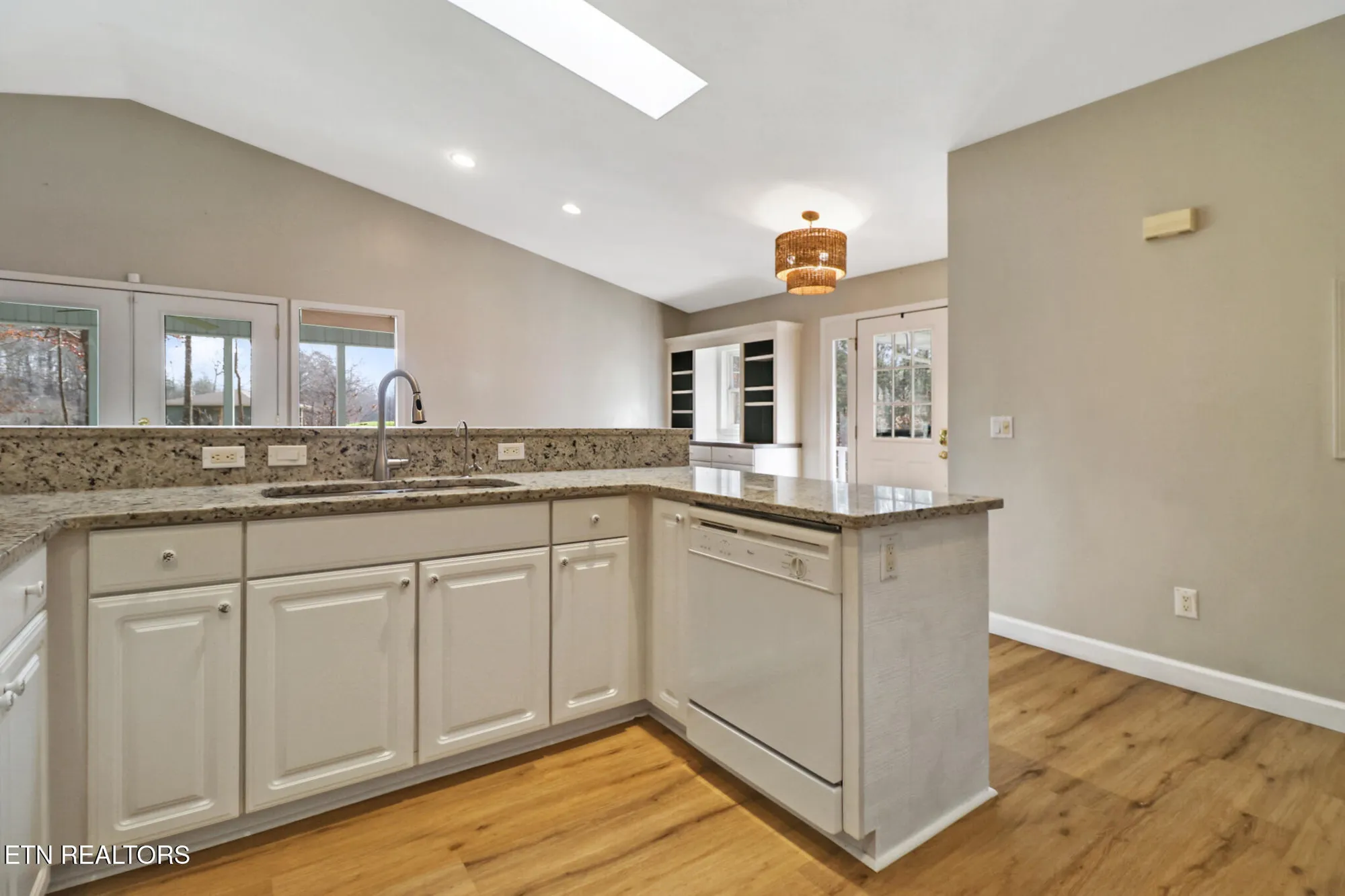 Property Slideshow image 12 of 47 | 14 berkeley sq, Crossville, TN, 38558