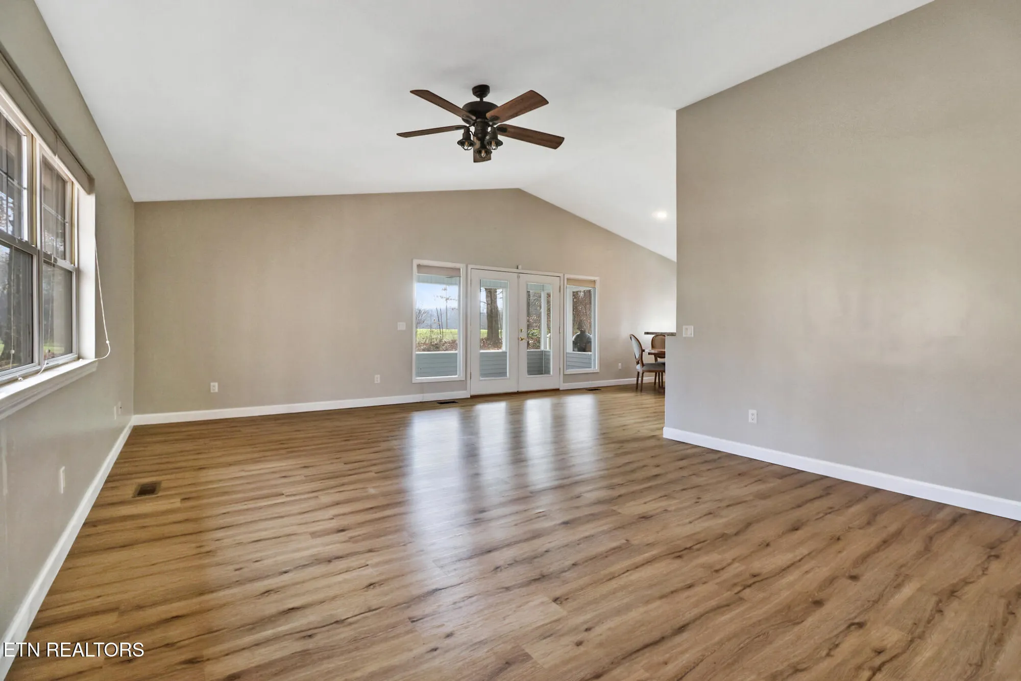 Property Slideshow image 7 of 47 | 14 berkeley sq, Crossville, TN, 38558