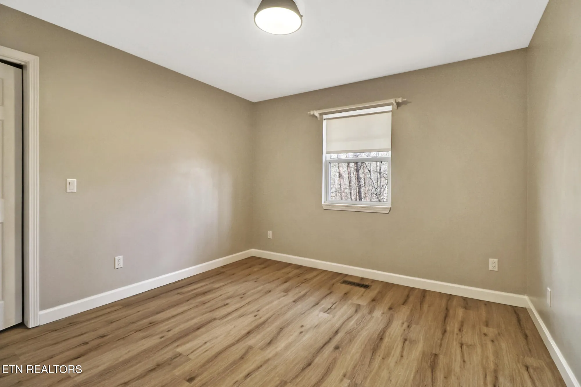 Property Slideshow image 20 of 47 | 14 berkeley sq, Crossville, TN, 38558