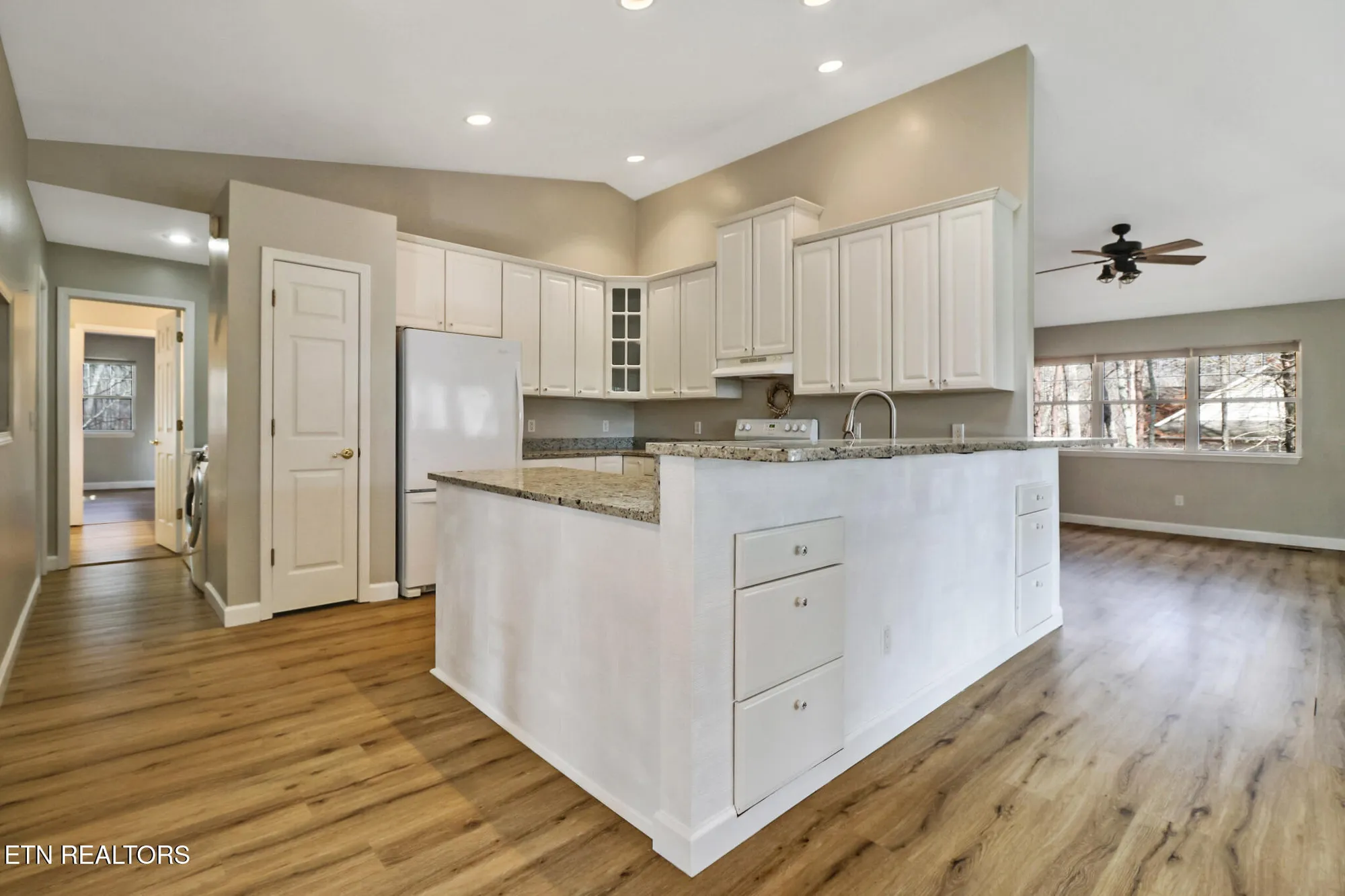 Property Slideshow image 13 of 47 | 14 berkeley sq, Crossville, TN, 38558