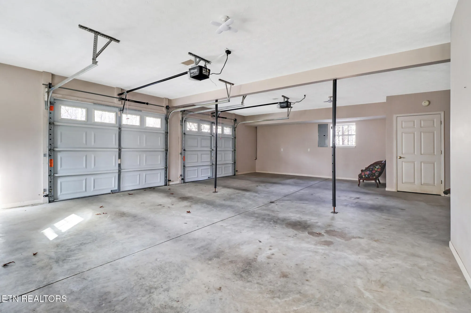 Property Slideshow image 32 of 47 | 14 berkeley sq, Crossville, TN, 38558