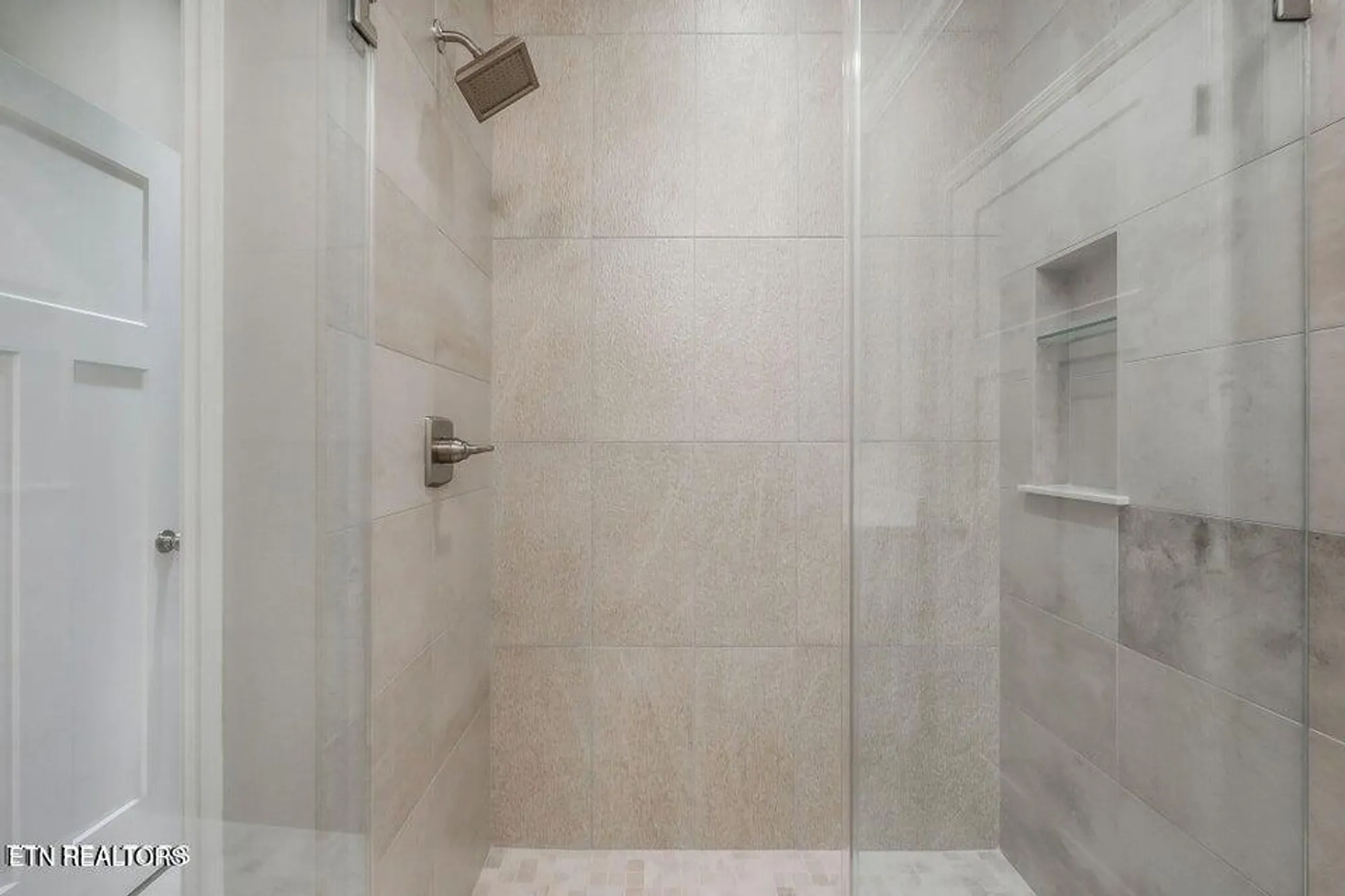 Property Slideshow image 8 of 12 | 384 st george dr, Fairfield Glade, TN, 38558