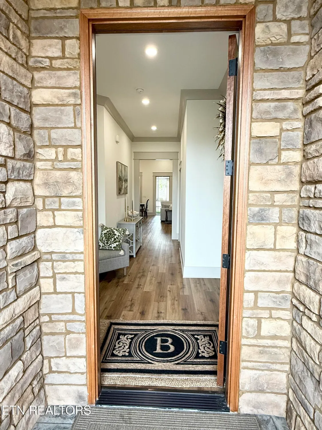 Property Slideshow image 4 of 40 | 205 chogi ln, Loudon, TN, 37774