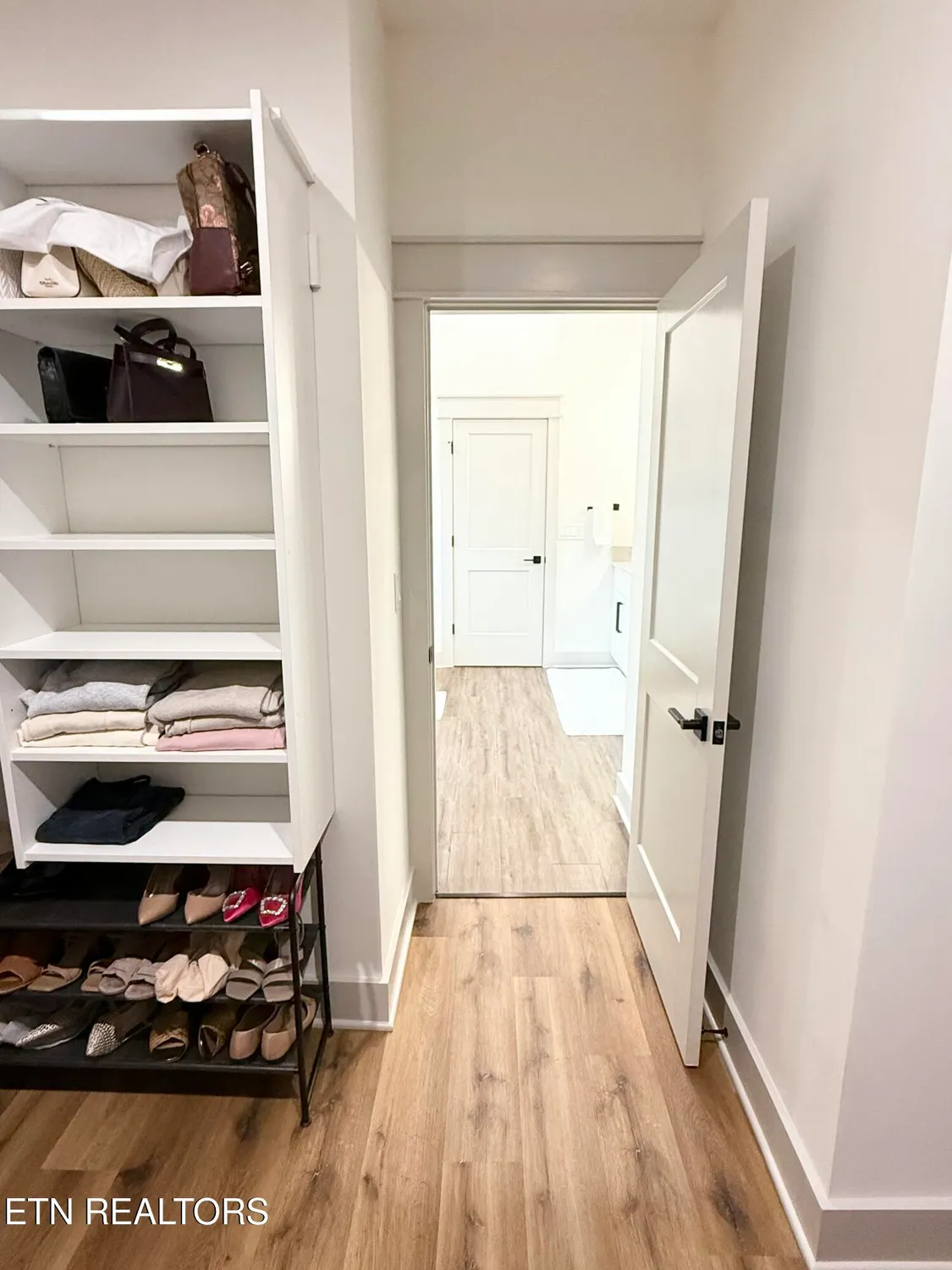 Property Slideshow image 26 of 40 | 205 chogi ln, Loudon, TN, 37774