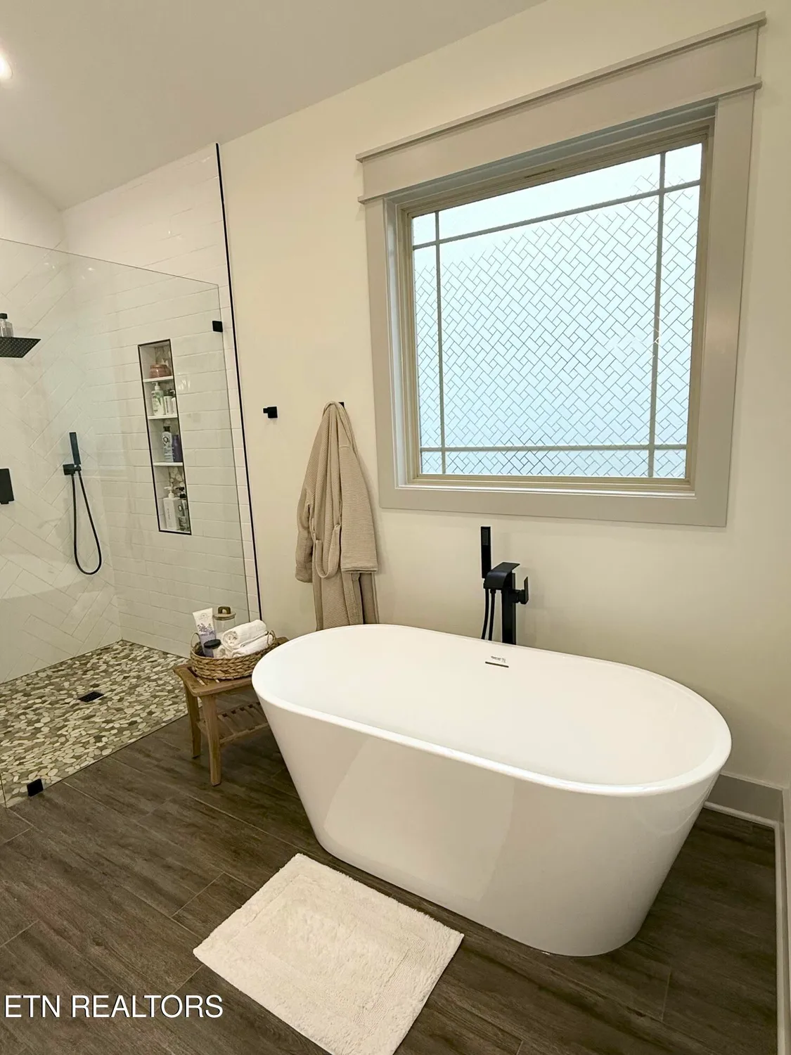 Property Slideshow image 27 of 40 | 205 chogi ln, Loudon, TN, 37774