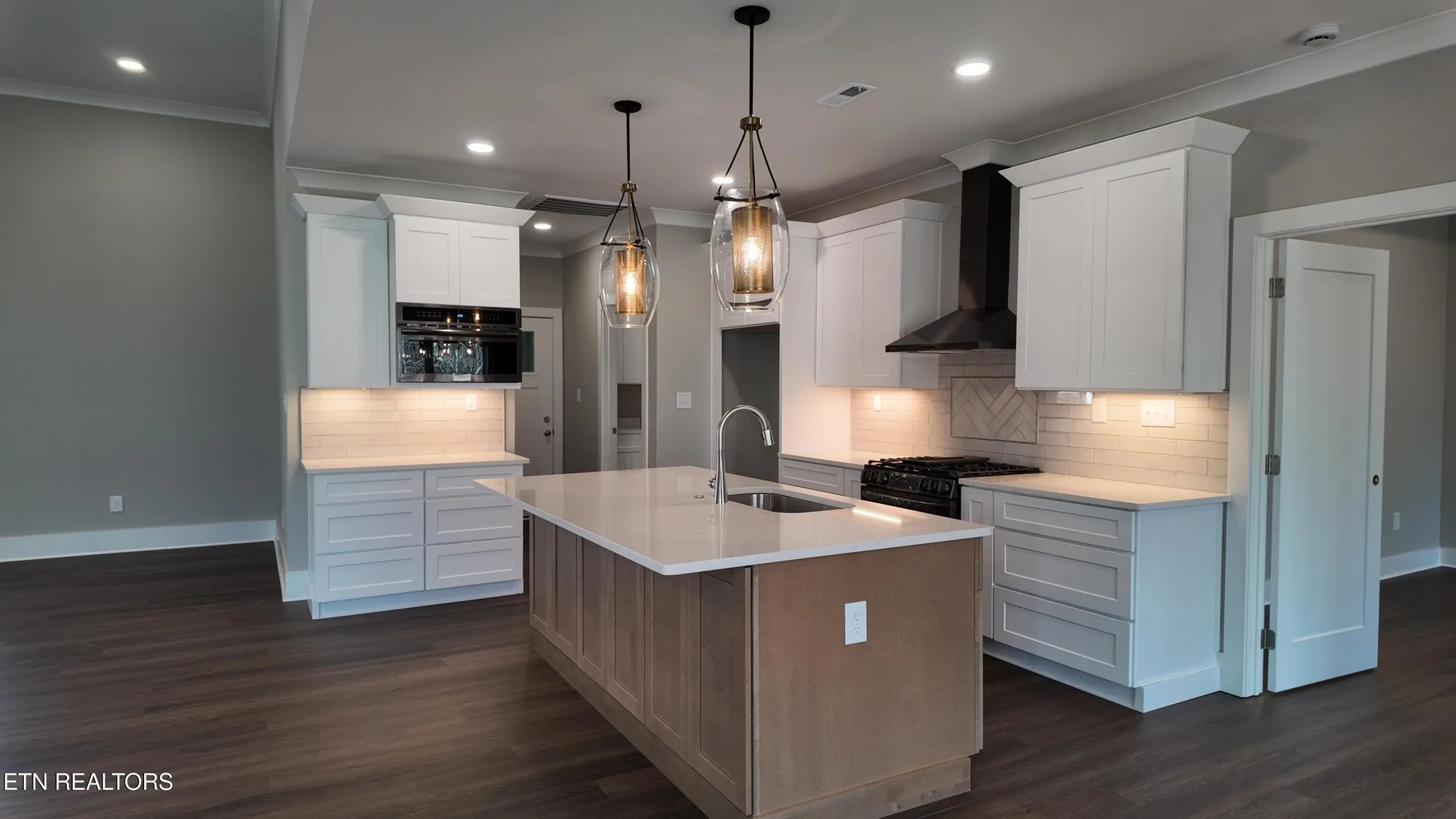 Property Slideshow image 13 of 42 | 301 seminole shrs, Loudon, TN, 37774