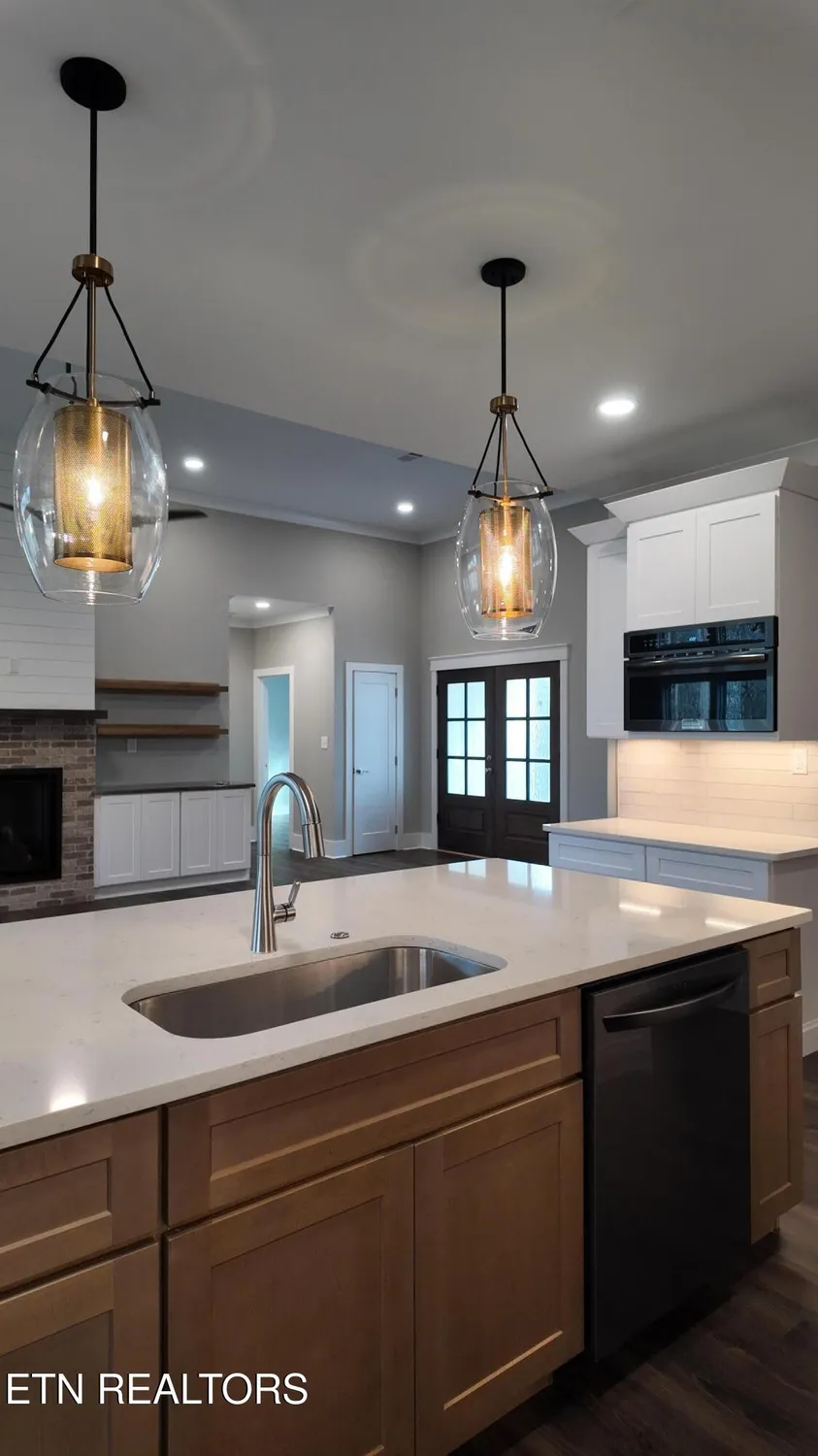 Property Slideshow image 16 of 42 | 301 seminole shrs, Loudon, TN, 37774