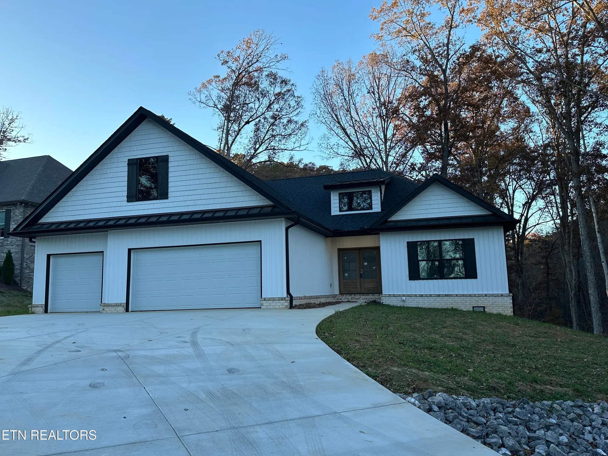 Property Slideshow image 2 of 42 | 301 seminole shrs, Loudon, TN, 37774