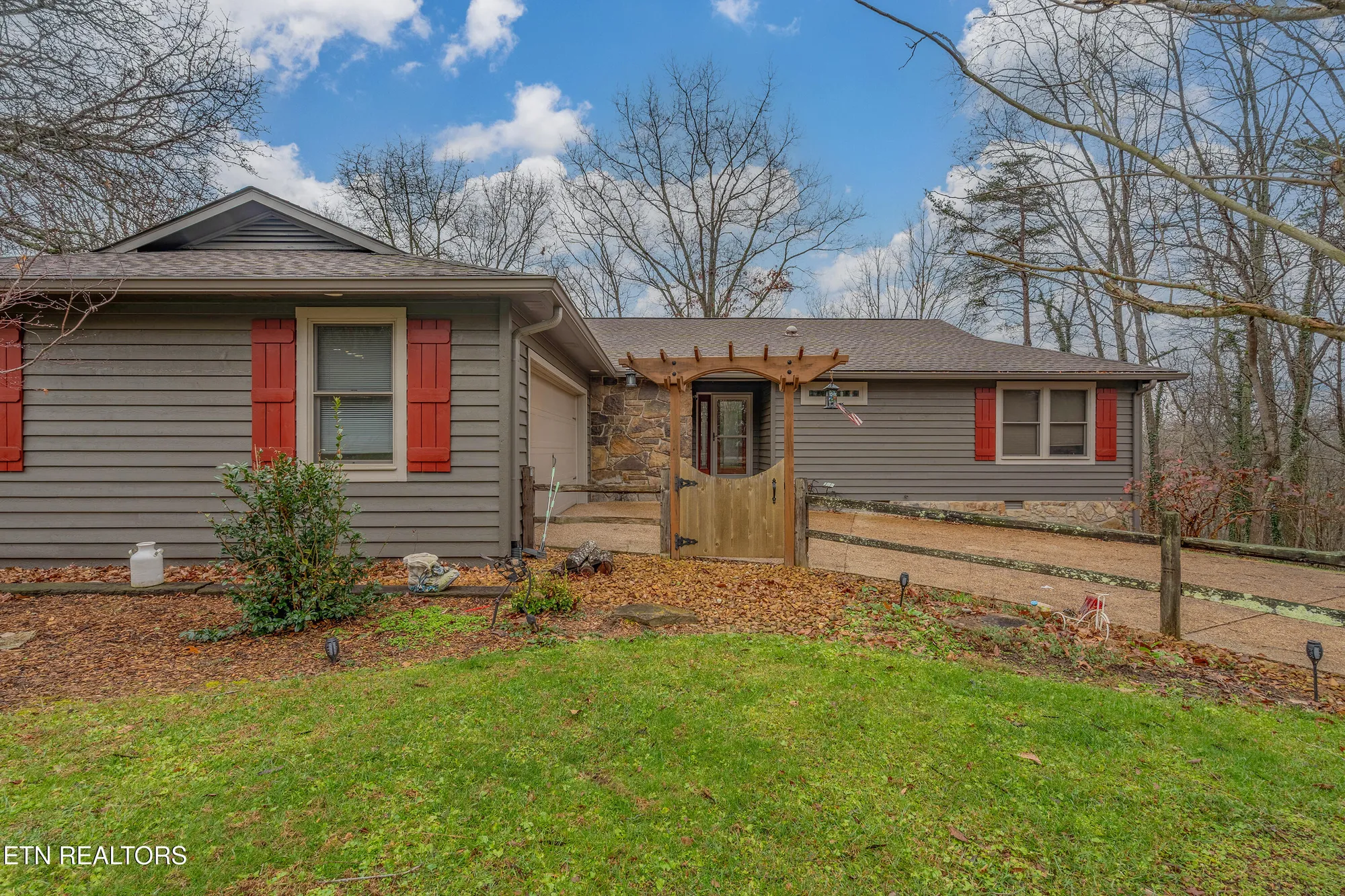 Property Slideshow image 2 of 54 | 166 canterbury dr, Crossville, TN, 38558