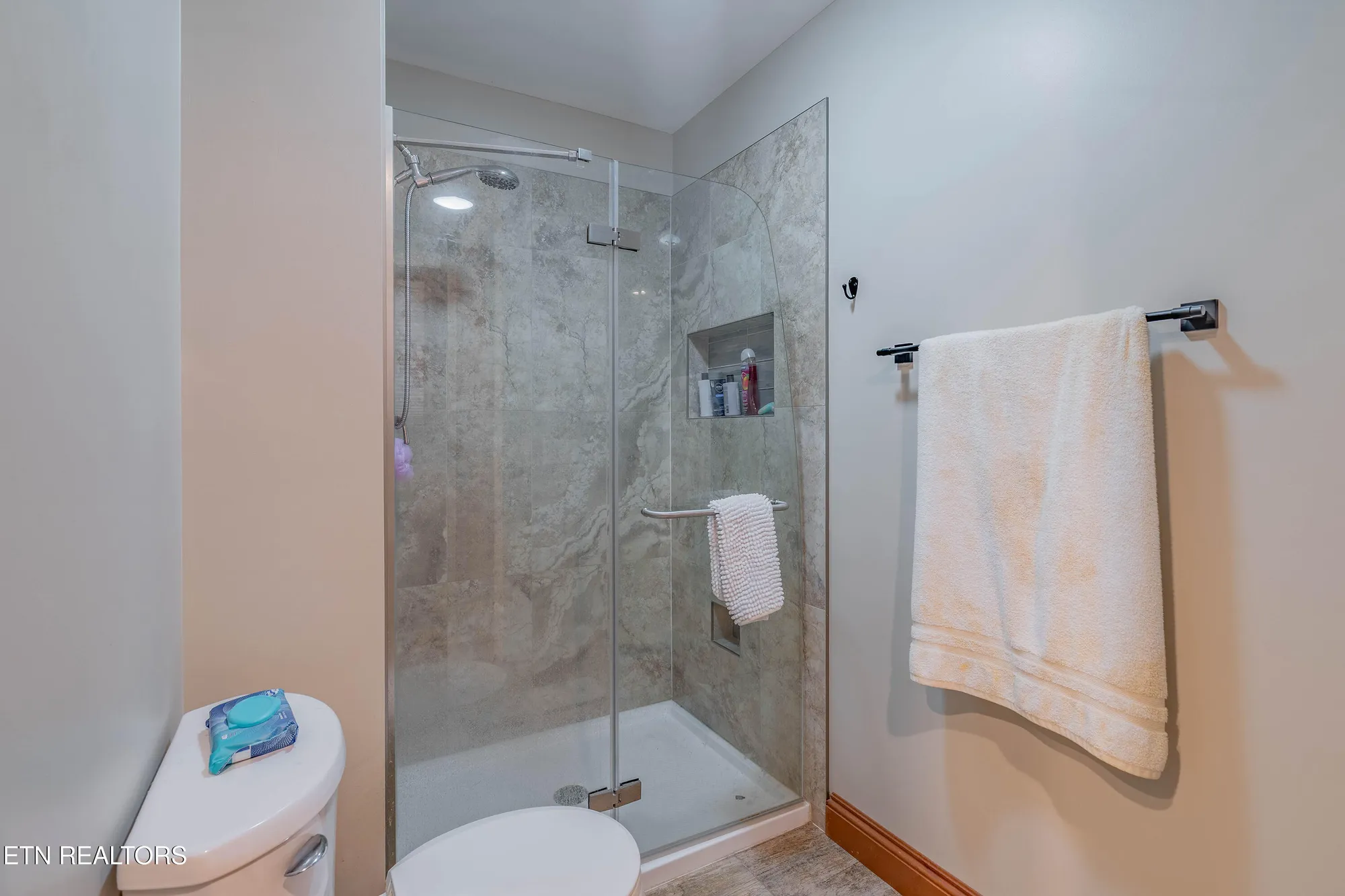 Property Slideshow image 14 of 54 | 166 canterbury dr, Crossville, TN, 38558