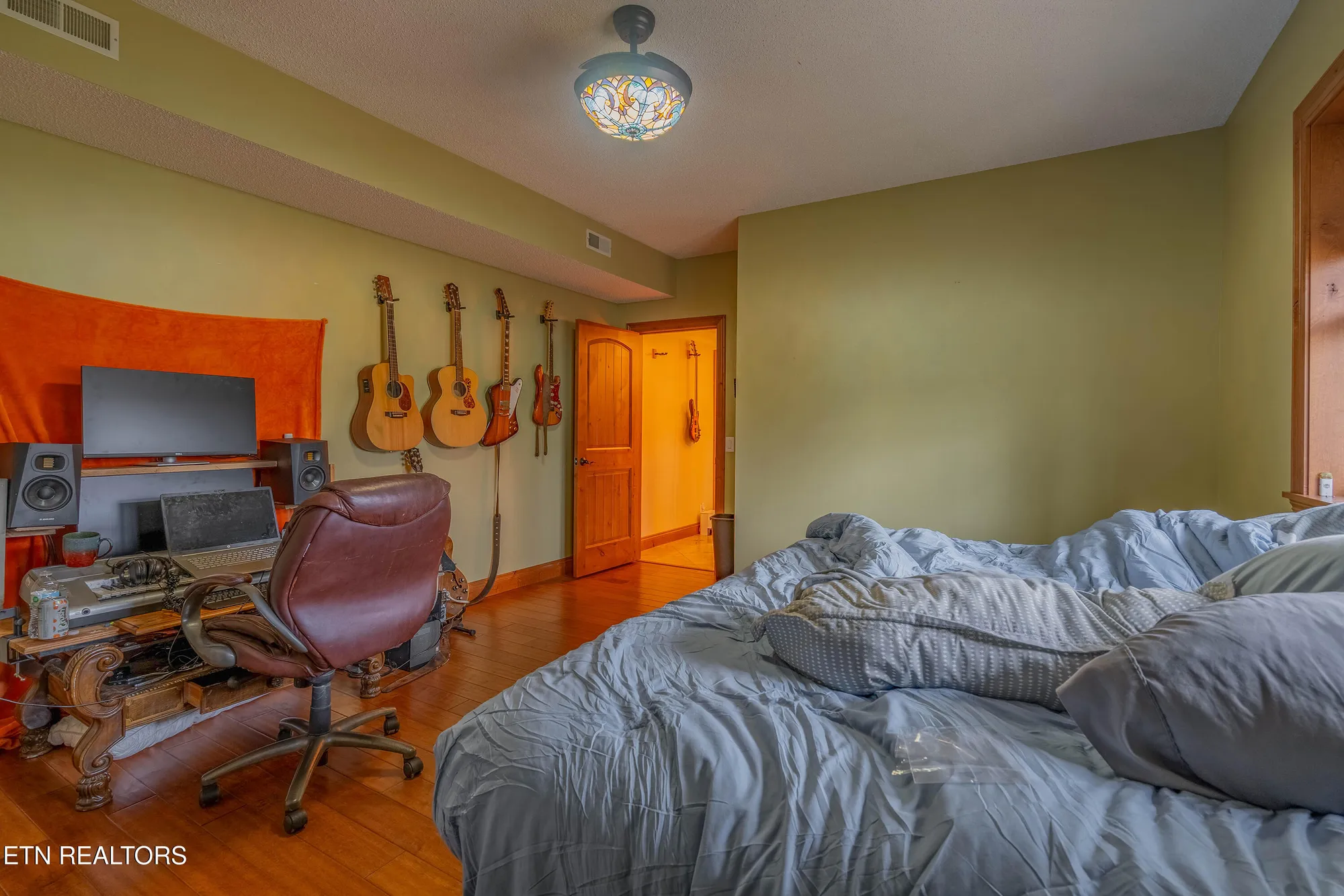 Property Slideshow image 16 of 54 | 166 canterbury dr, Crossville, TN, 38558