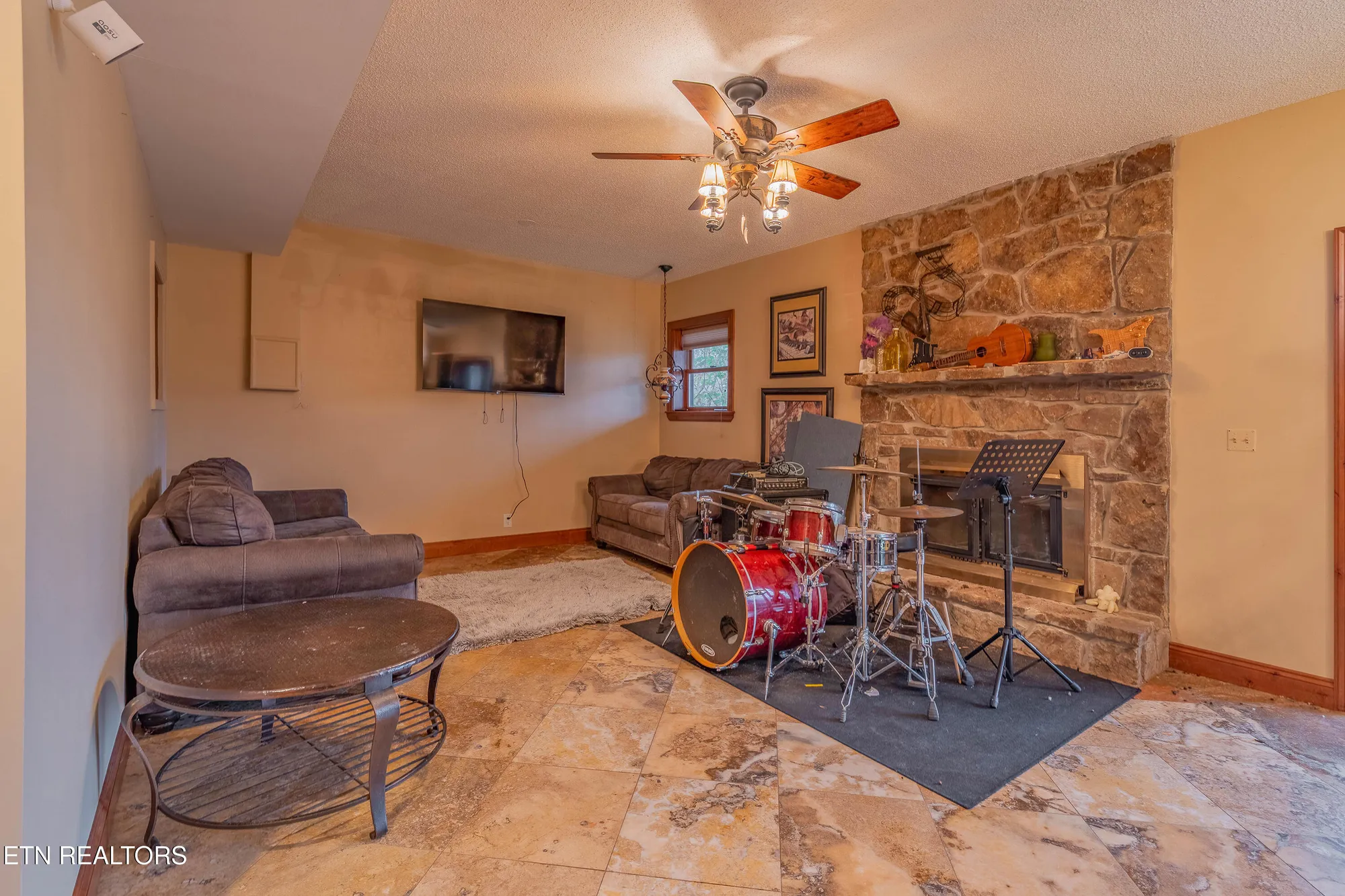 Property Slideshow image 19 of 54 | 166 canterbury dr, Crossville, TN, 38558