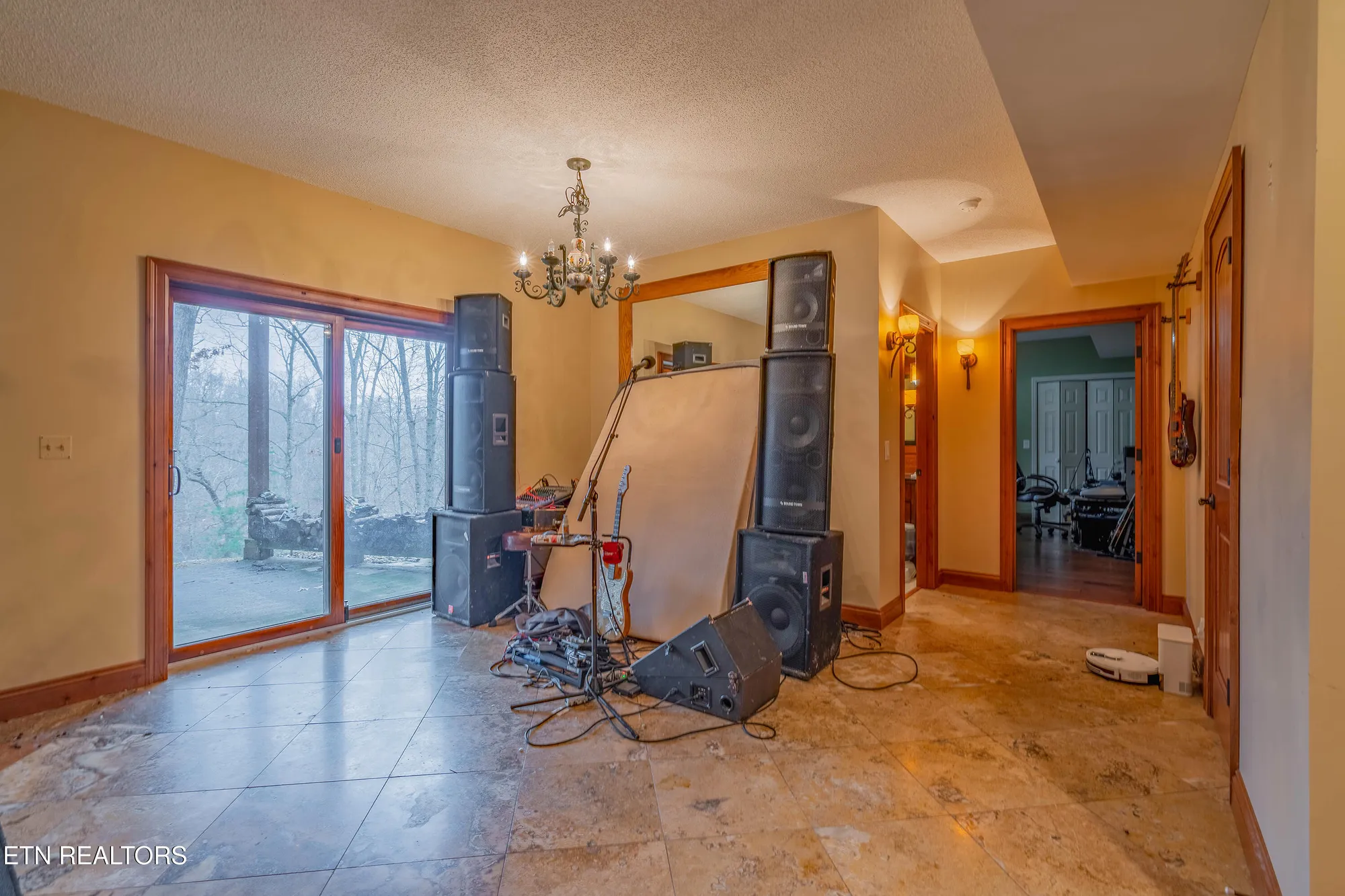 Property Slideshow image 20 of 54 | 166 canterbury dr, Crossville, TN, 38558