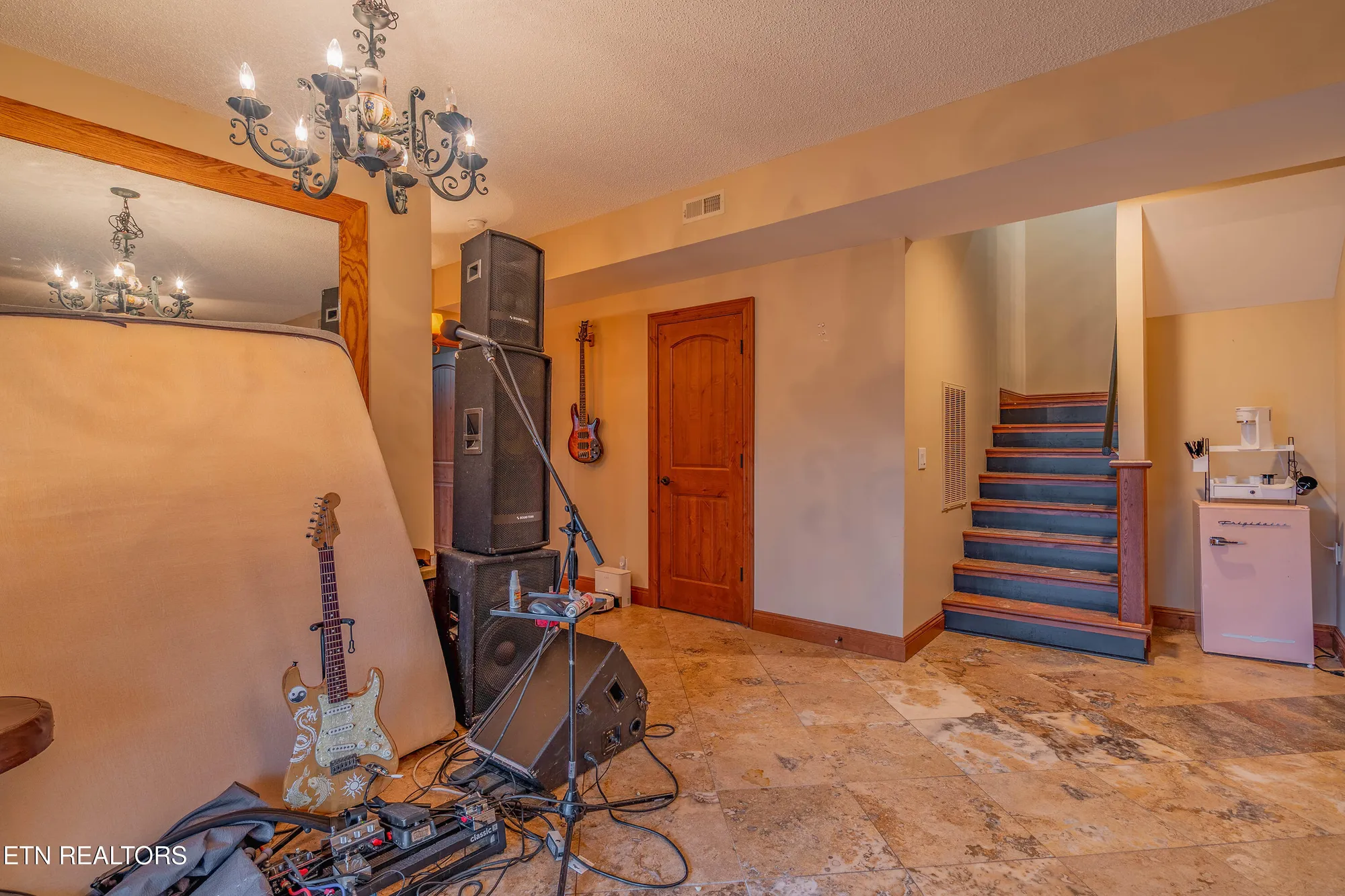 Property Slideshow image 21 of 54 | 166 canterbury dr, Crossville, TN, 38558