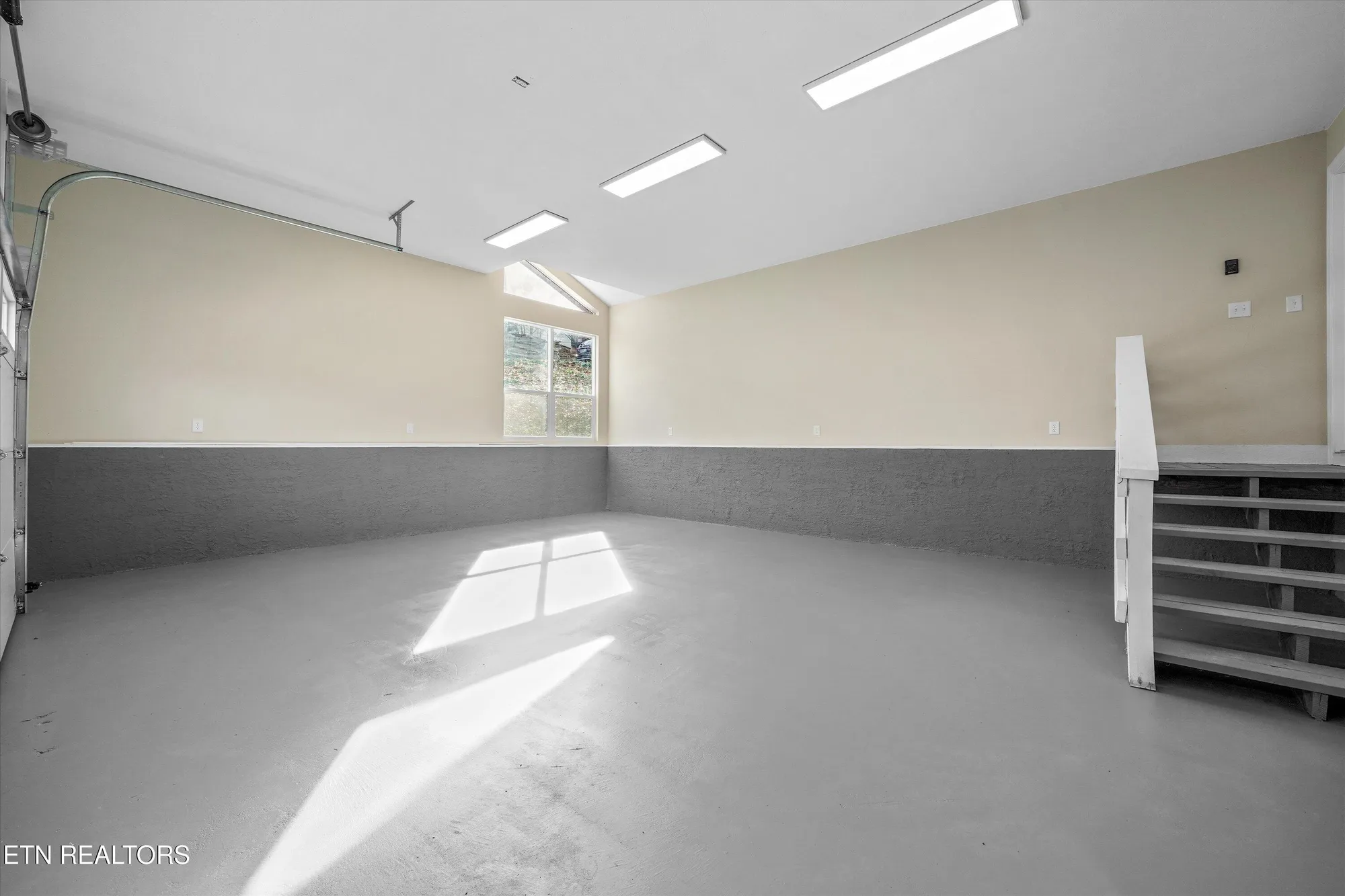 Property Slideshow image 30 of 40 | 140 tuhdegwa way, Loudon, TN, 37774