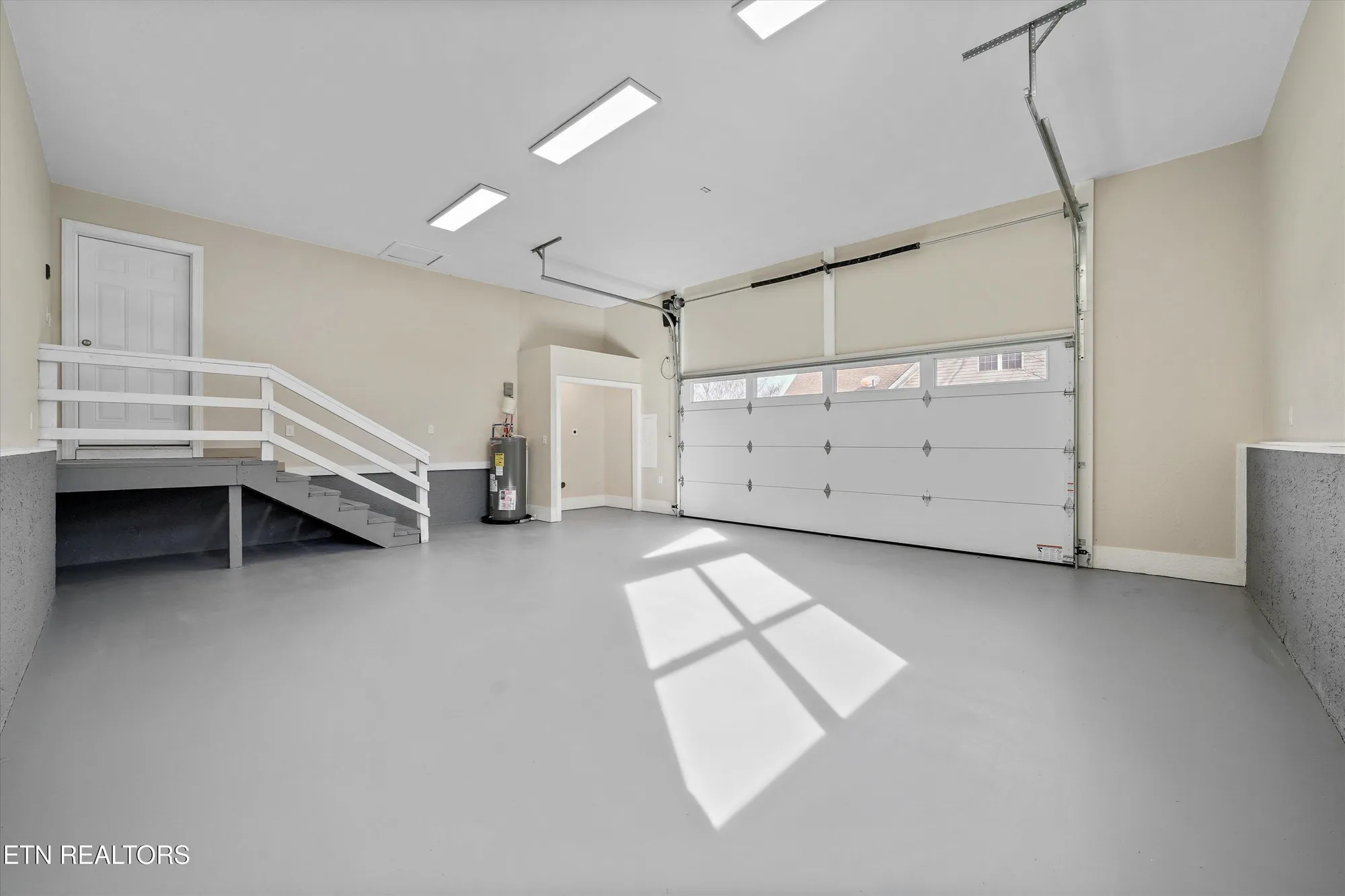 Property Slideshow image 31 of 40 | 140 tuhdegwa way, Loudon, TN, 37774