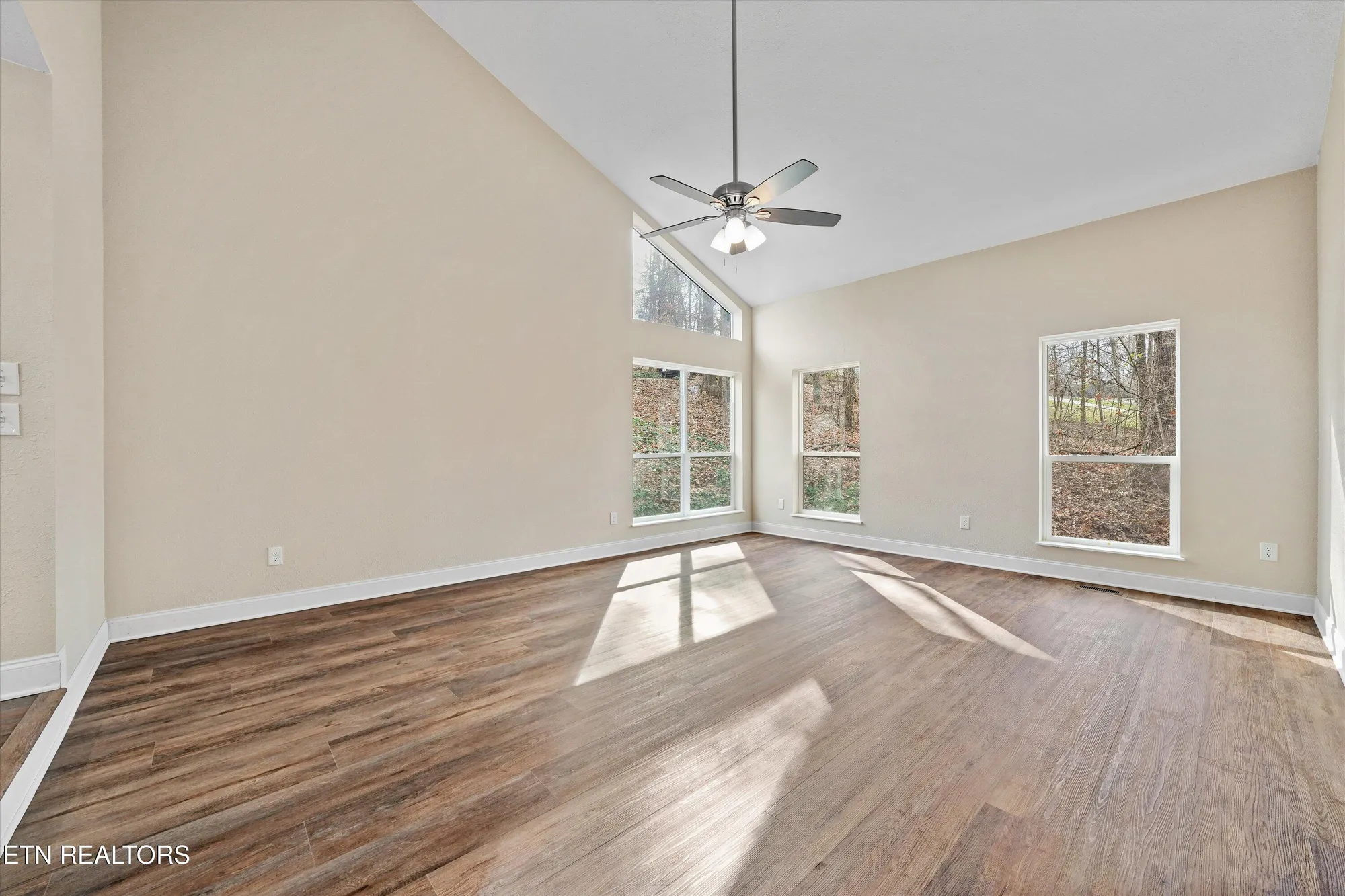 Property Slideshow image 7 of 40 | 140 tuhdegwa way, Loudon, TN, 37774