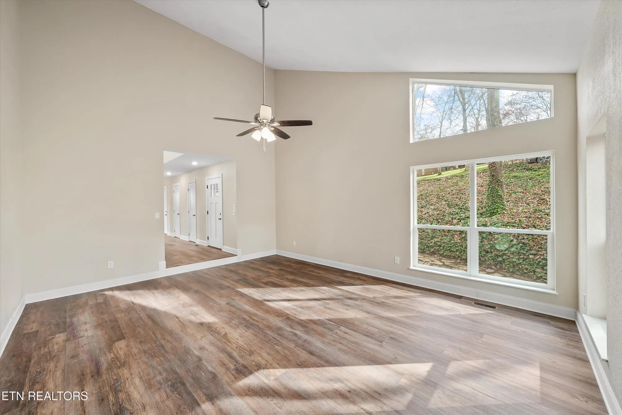 Property Slideshow image 8 of 40 | 140 tuhdegwa way, Loudon, TN, 37774