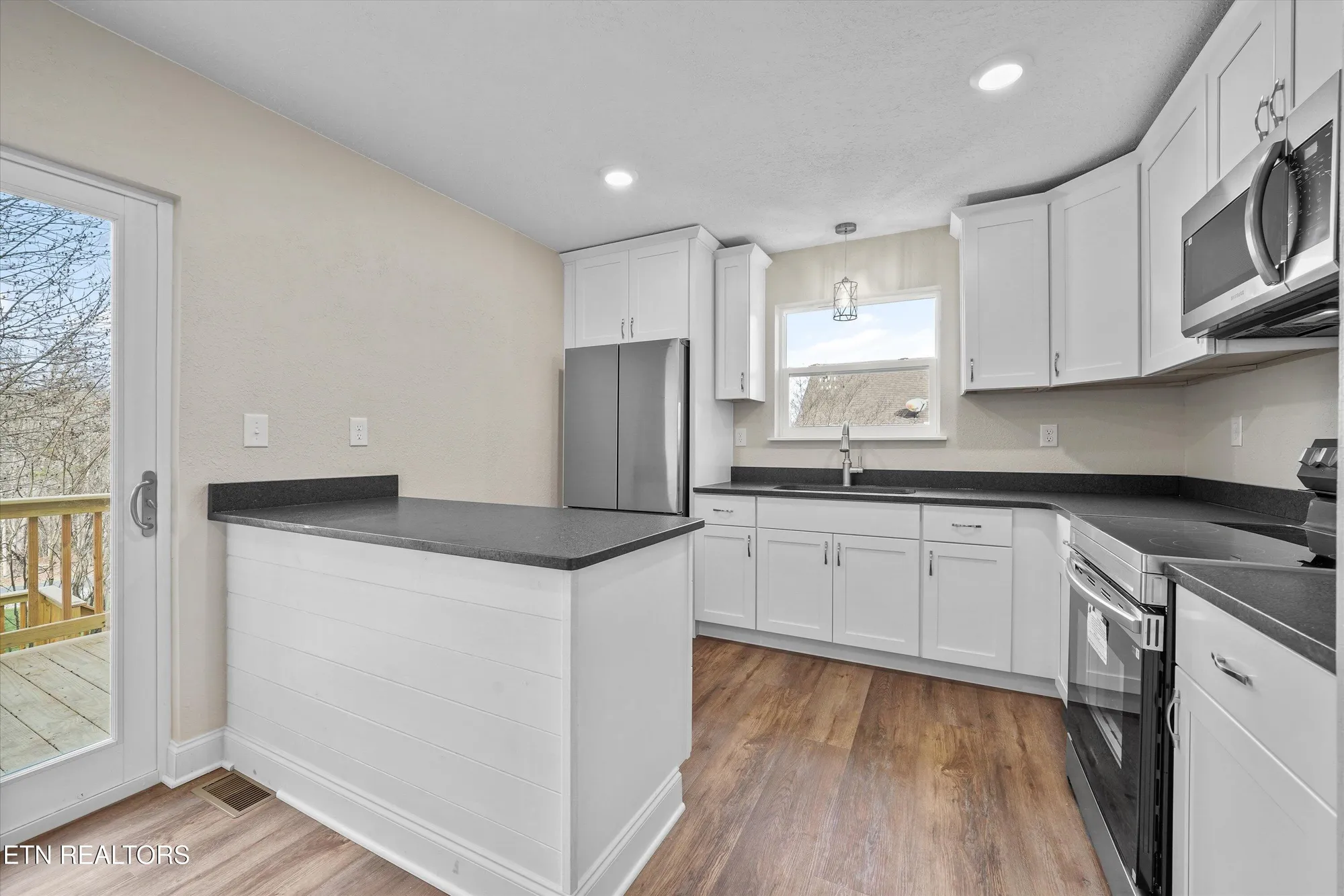 Property Slideshow image 13 of 40 | 140 tuhdegwa way, Loudon, TN, 37774