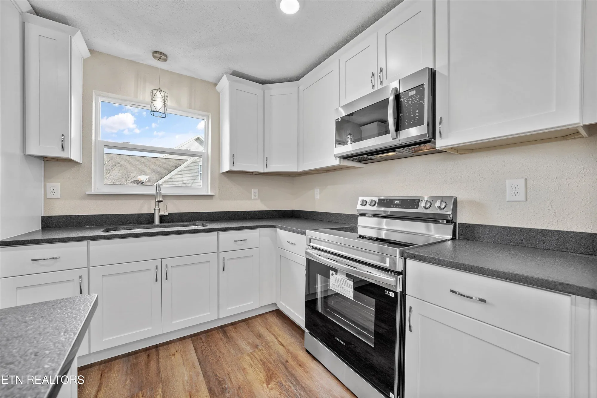 Property Slideshow image 14 of 40 | 140 tuhdegwa way, Loudon, TN, 37774