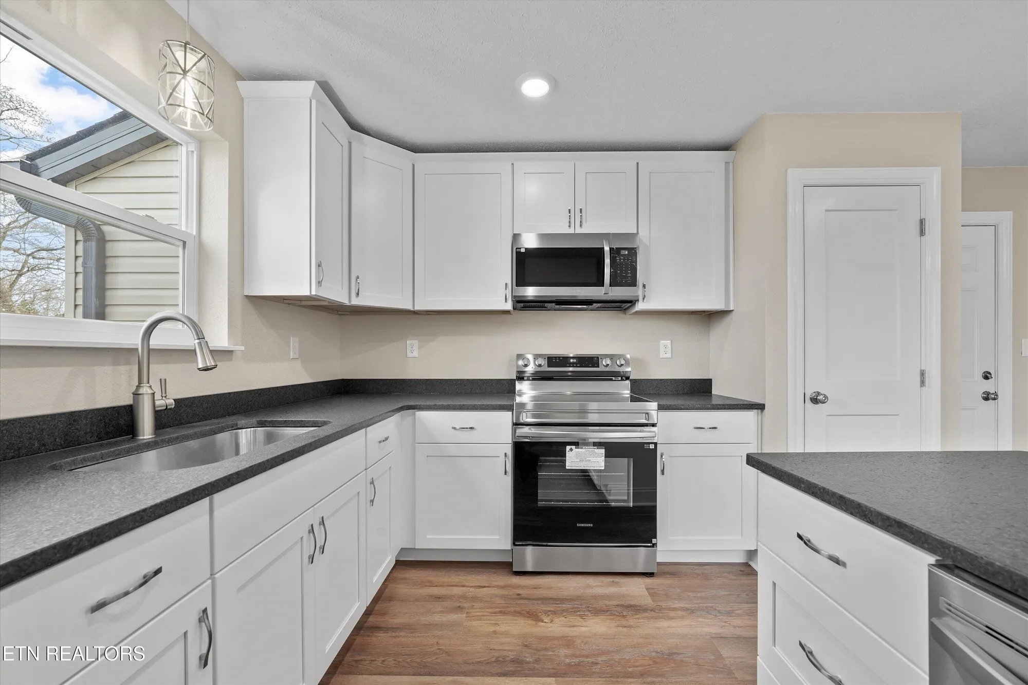 Property Slideshow image 15 of 40 | 140 tuhdegwa way, Loudon, TN, 37774