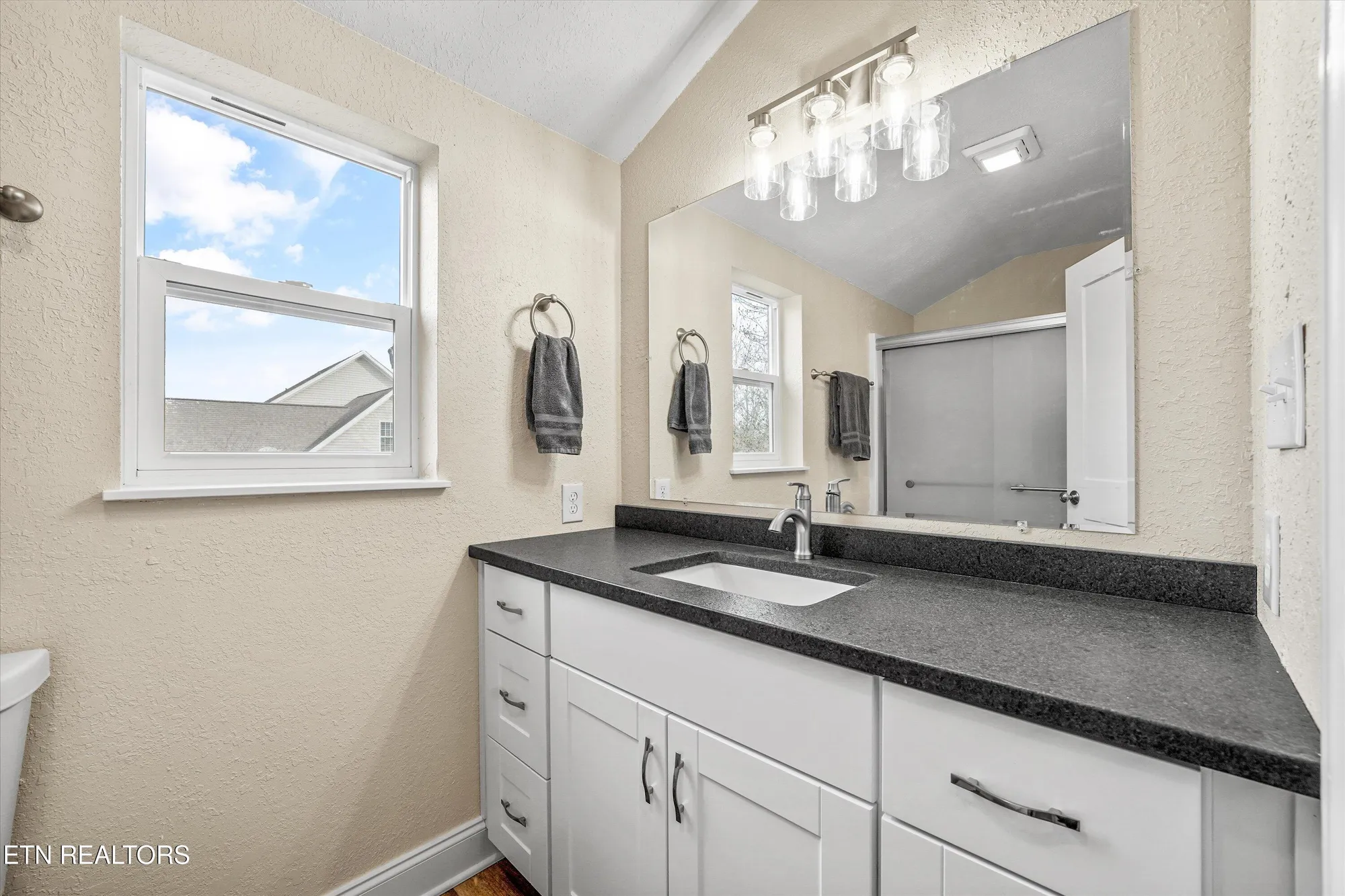 Property Slideshow image 24 of 40 | 140 tuhdegwa way, Loudon, TN, 37774