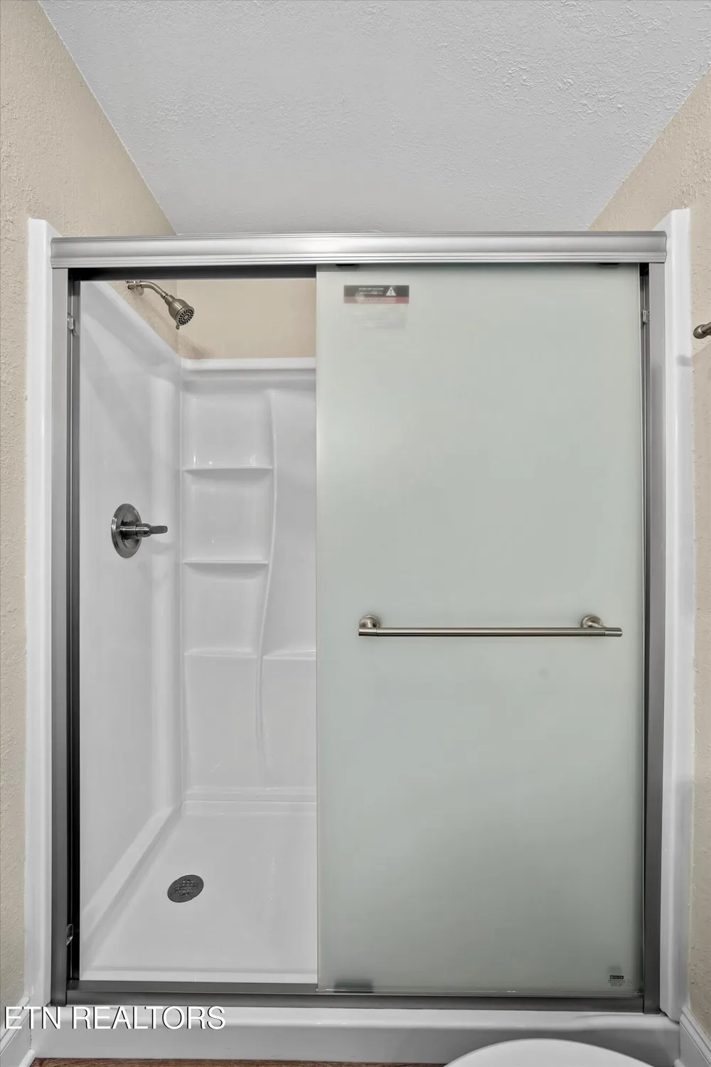 Property Slideshow image 25 of 40 | 140 tuhdegwa way, Loudon, TN, 37774