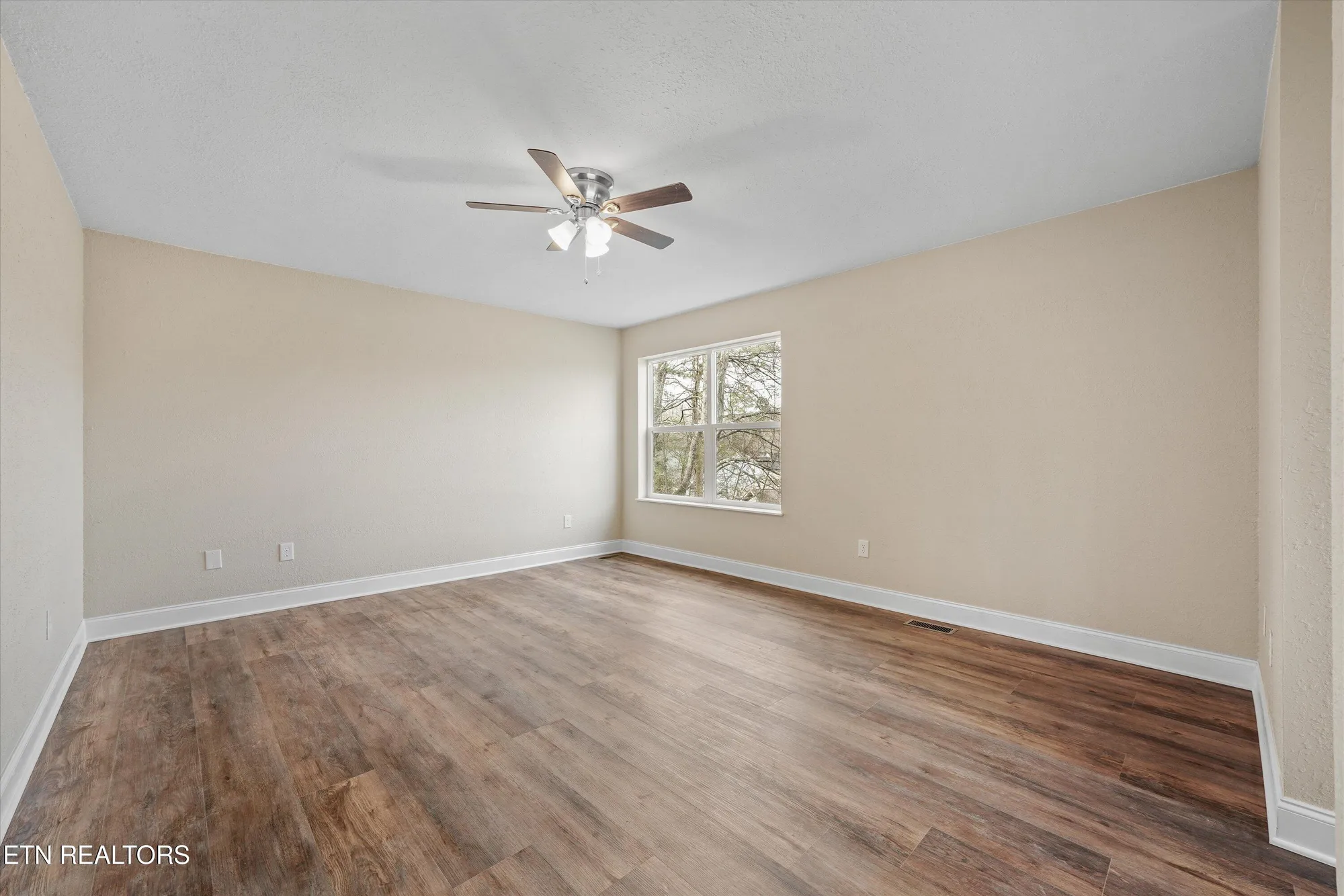 Property Slideshow image 26 of 40 | 140 tuhdegwa way, Loudon, TN, 37774