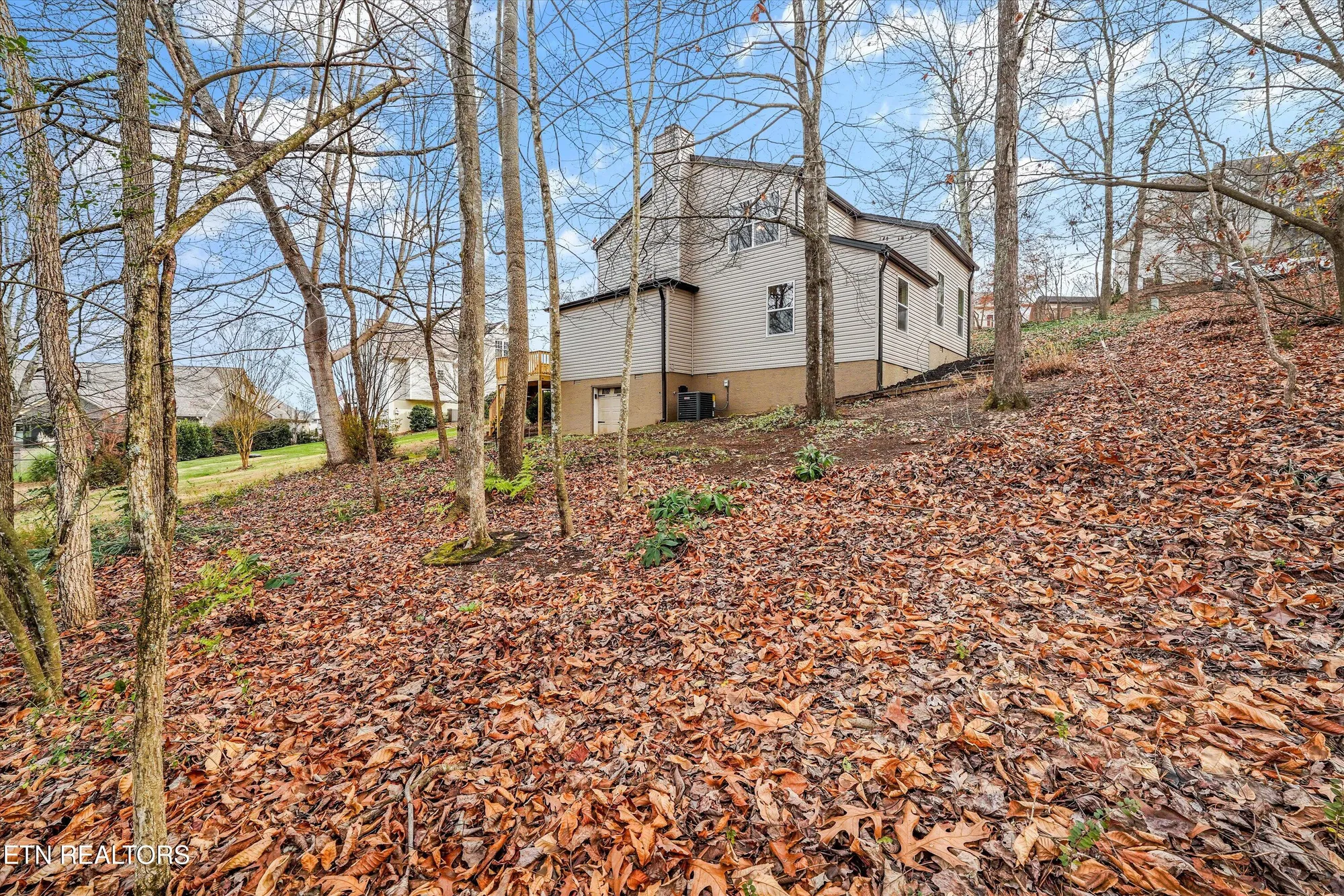 Property Slideshow image 33 of 40 | 140 tuhdegwa way, Loudon, TN, 37774