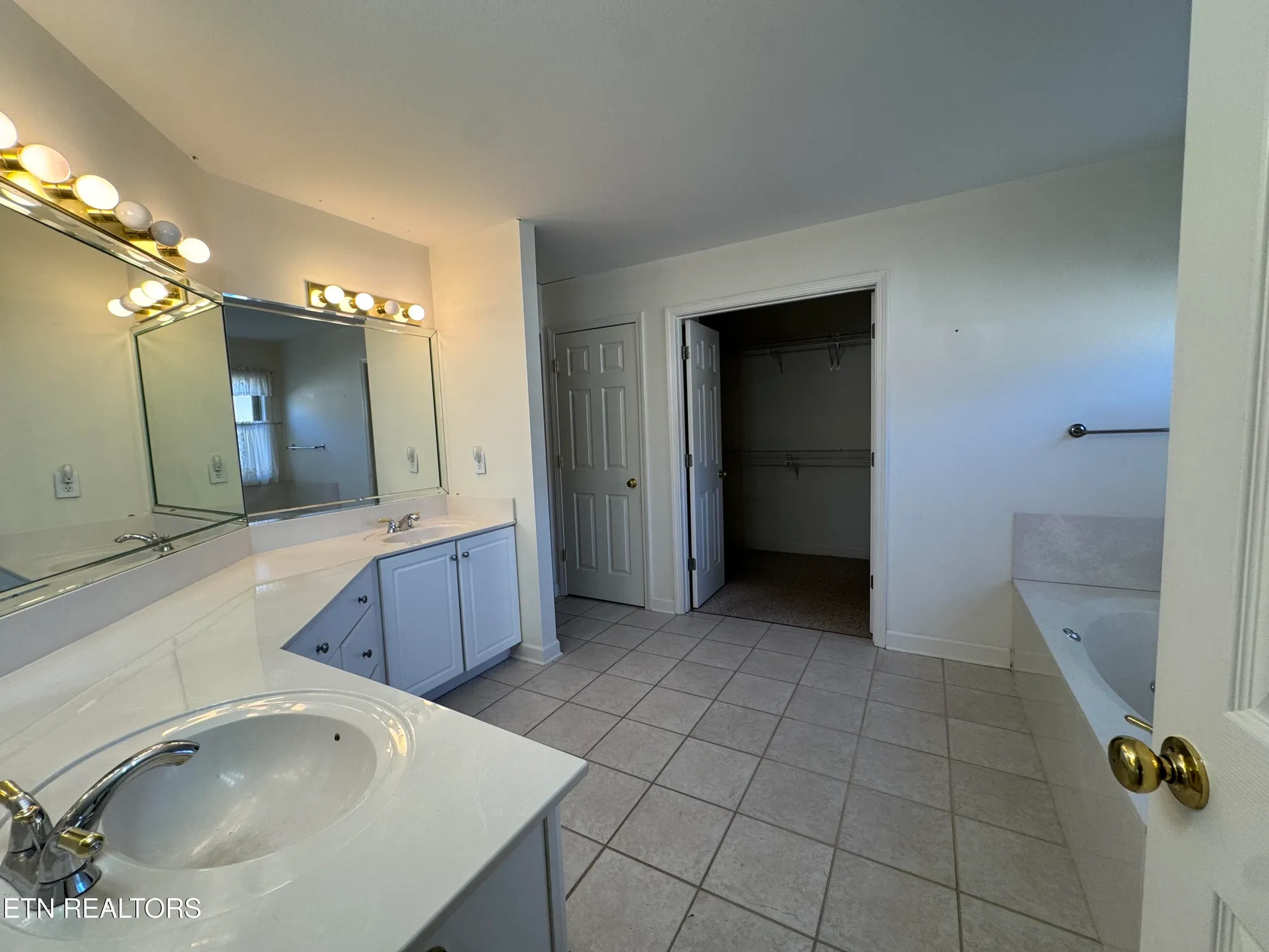 Property Slideshow image 22 of 34 | 103 oohleeno way, Loudon, TN, 37774