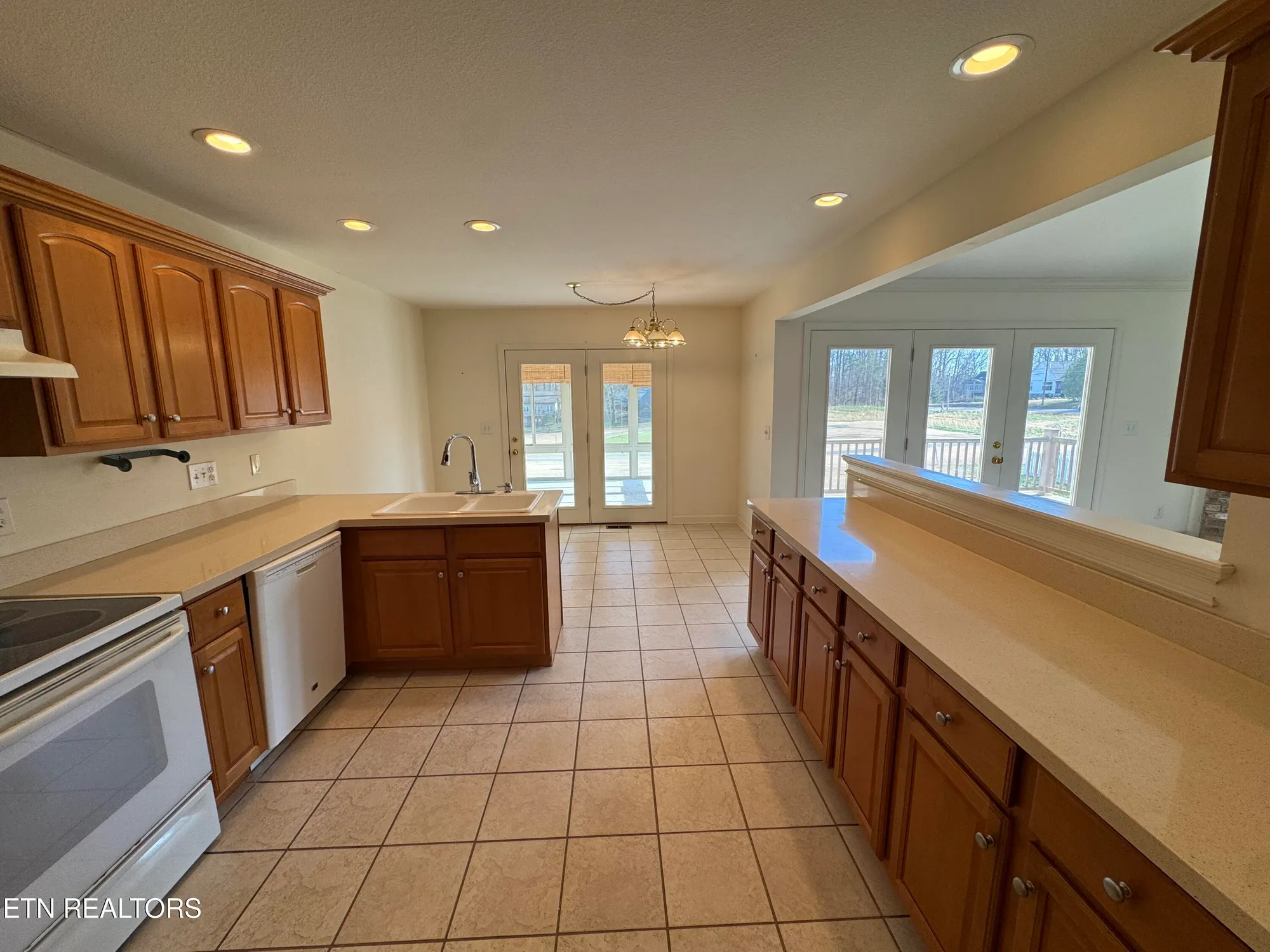 Property Slideshow image 12 of 34 | 103 oohleeno way, Loudon, TN, 37774