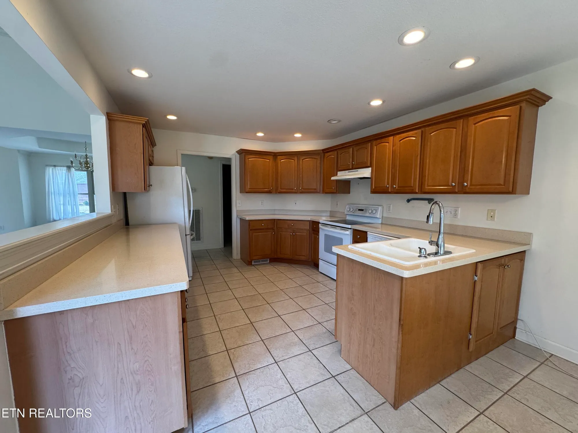 Property Slideshow image 11 of 34 | 103 oohleeno way, Loudon, TN, 37774