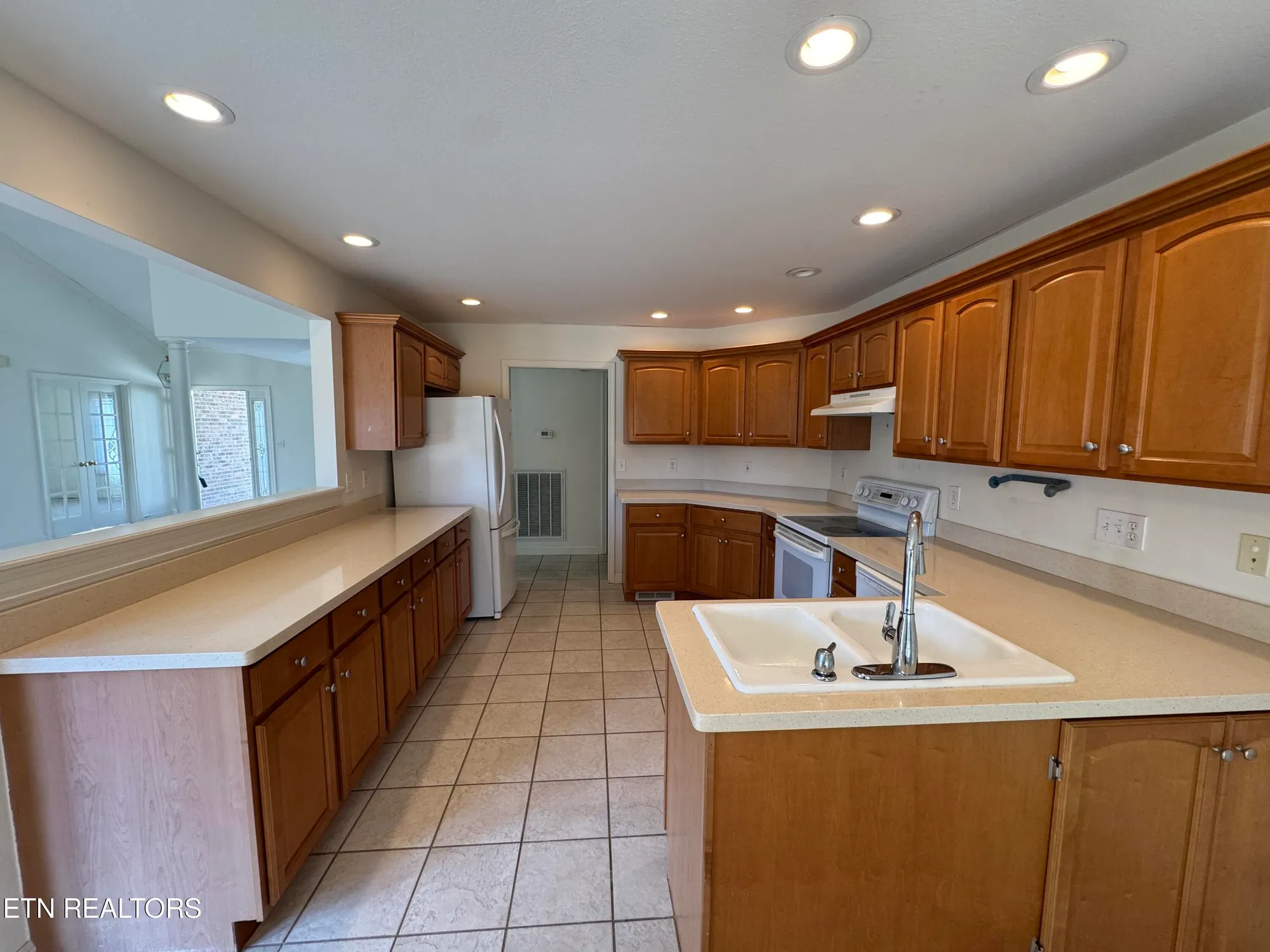 Property Slideshow image 13 of 34 | 103 oohleeno way, Loudon, TN, 37774