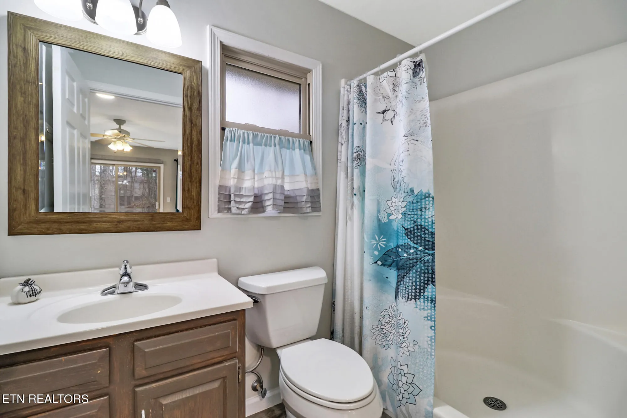 Property Slideshow image 23 of 33 | 114 lakeshire dr, Crossville, TN, 38558