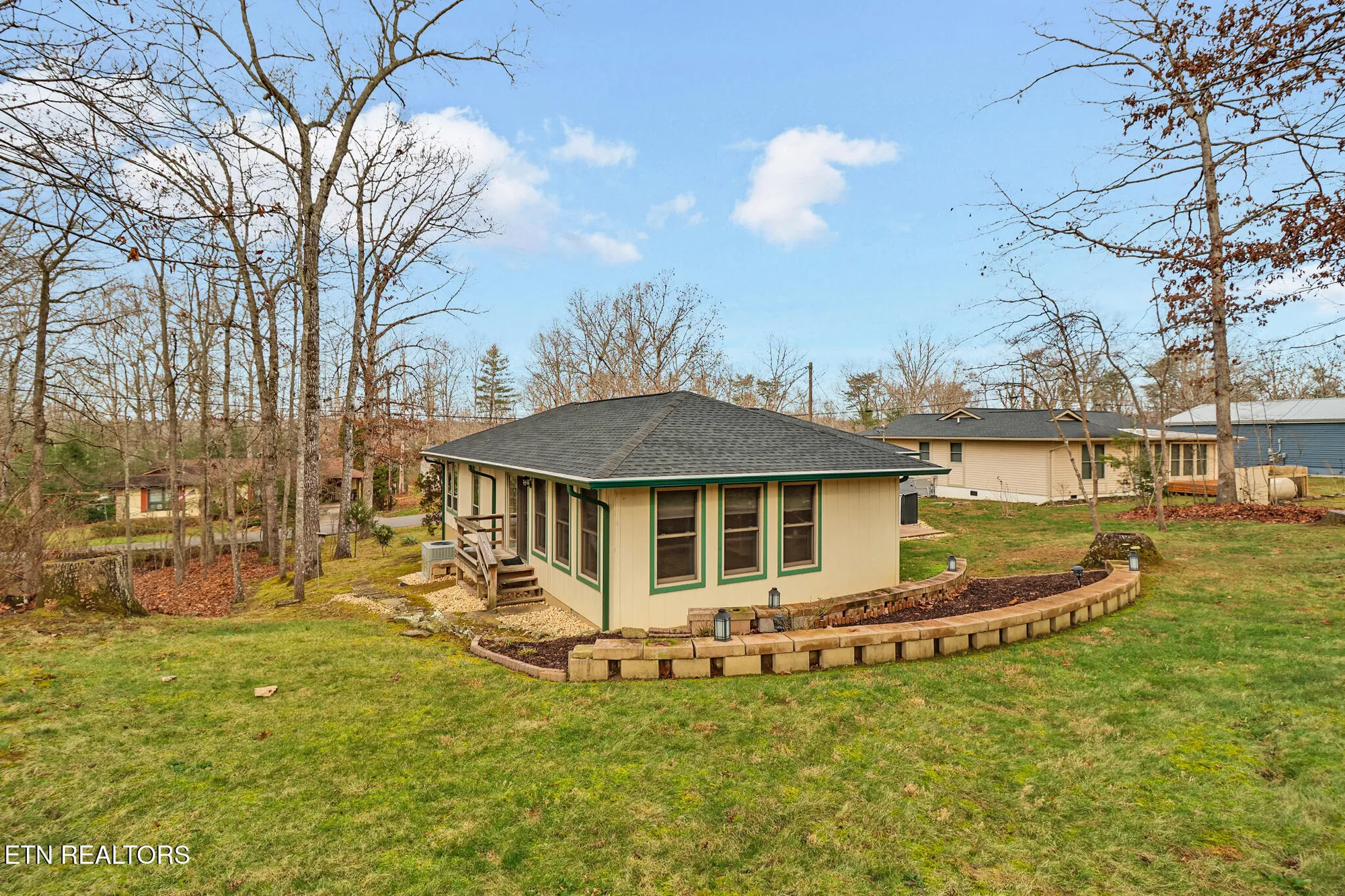 Property Slideshow image 3 of 33 | 114 lakeshire dr, Crossville, TN, 38558