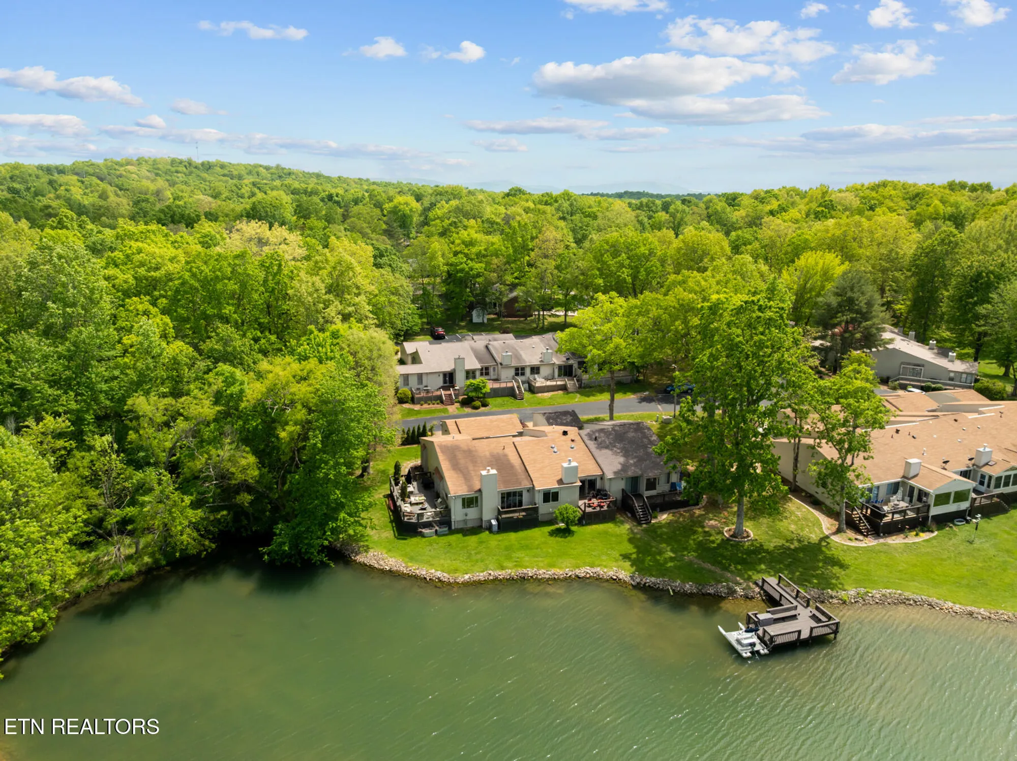 2 WOODLAND CT, CROSSVILLE, TN 38558 | Fairfield Glade | 55+ Home For Sale