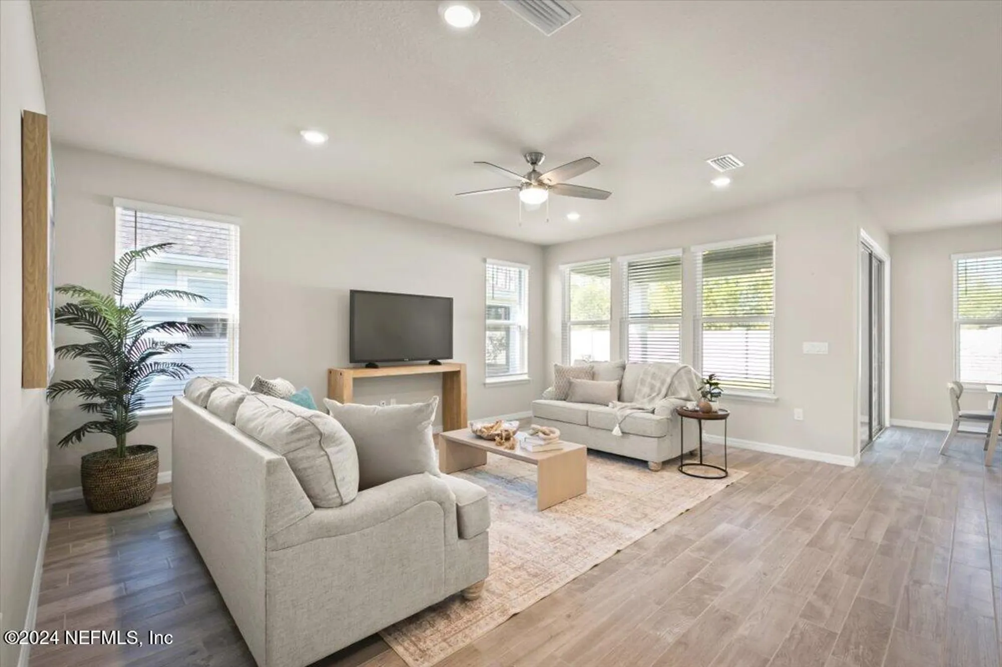Property Slideshow image 13 of 35 | 10988 town view dr, Jacksonville, FL, 32256