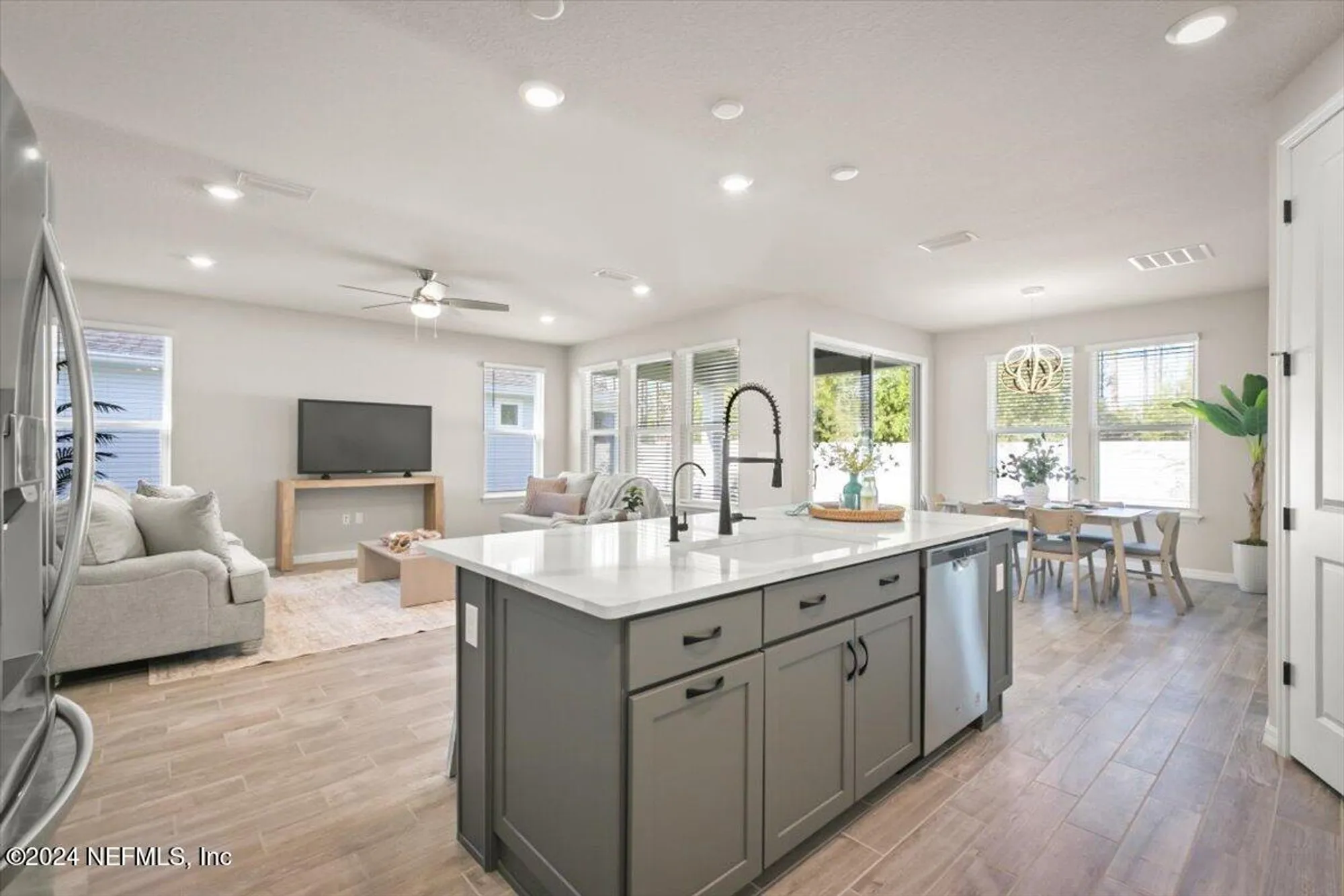 Property Slideshow image 12 of 35 | 10988 town view dr, Jacksonville, FL, 32256