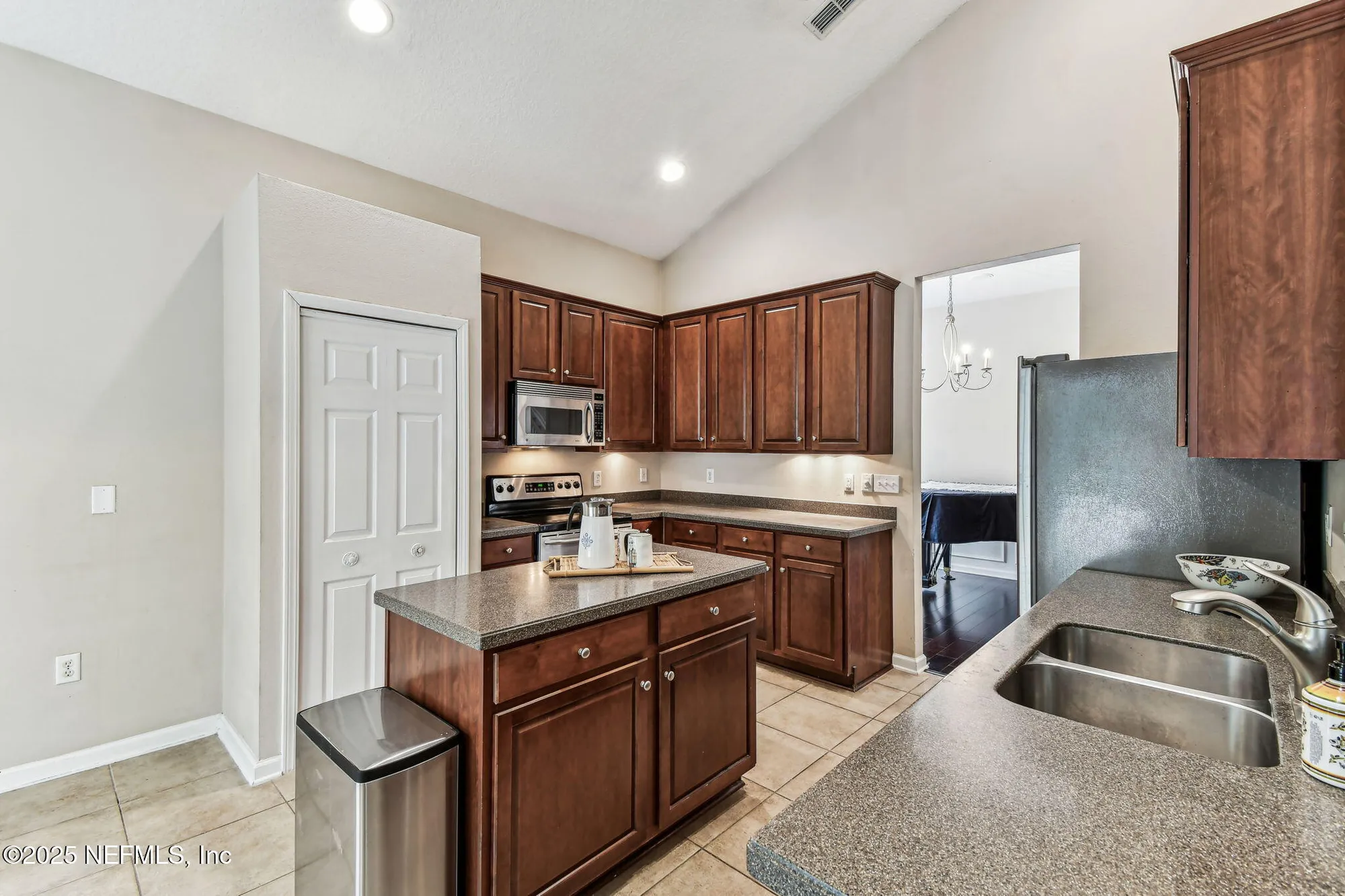 Property Slideshow image 21 of 112 | 9197 sweet berry ct, Jacksonville, FL, 32256