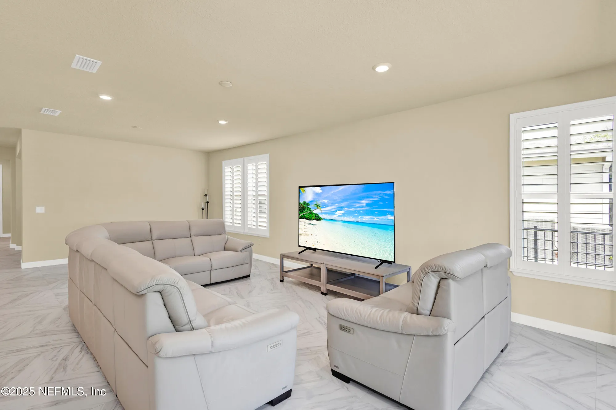 Property Slideshow image 25 of 42 | 10856 town view dr, Jacksonville, FL, 32256