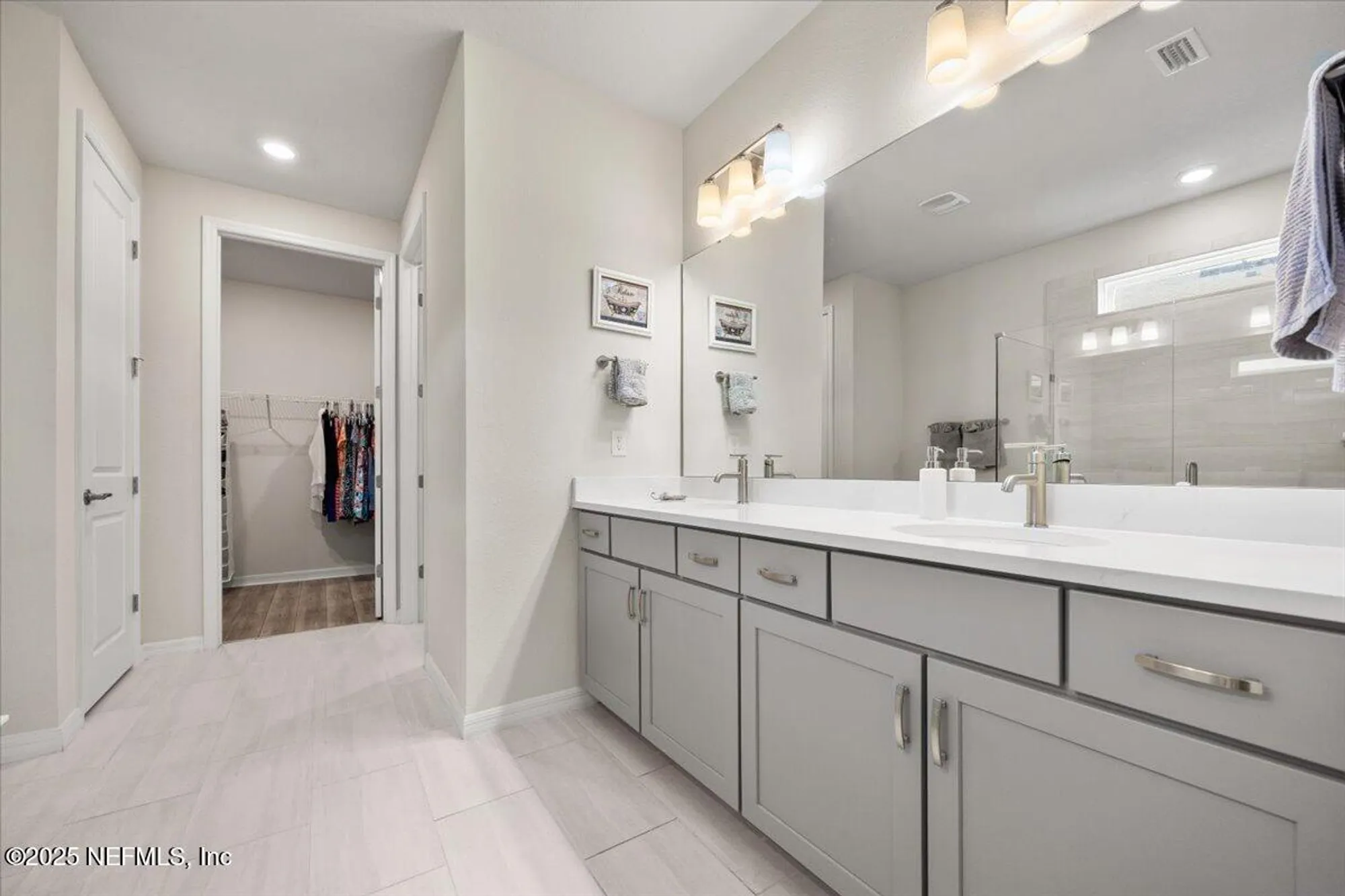 Property Slideshow image 16 of 34 | 10976 town view dr, Jacksonville, FL, 32256