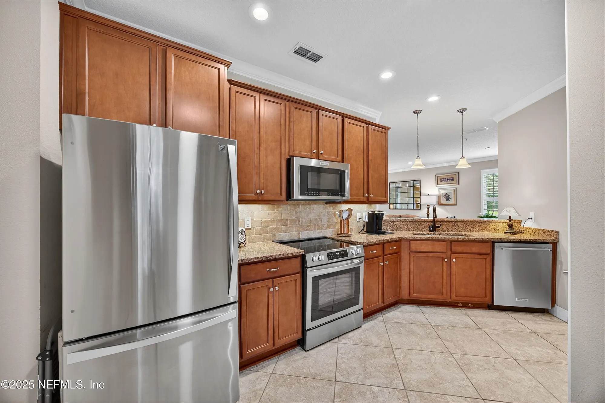 Property Slideshow image 18 of 30 | 11736 surfbird cir 17d, Jacksonville, FL, 32256